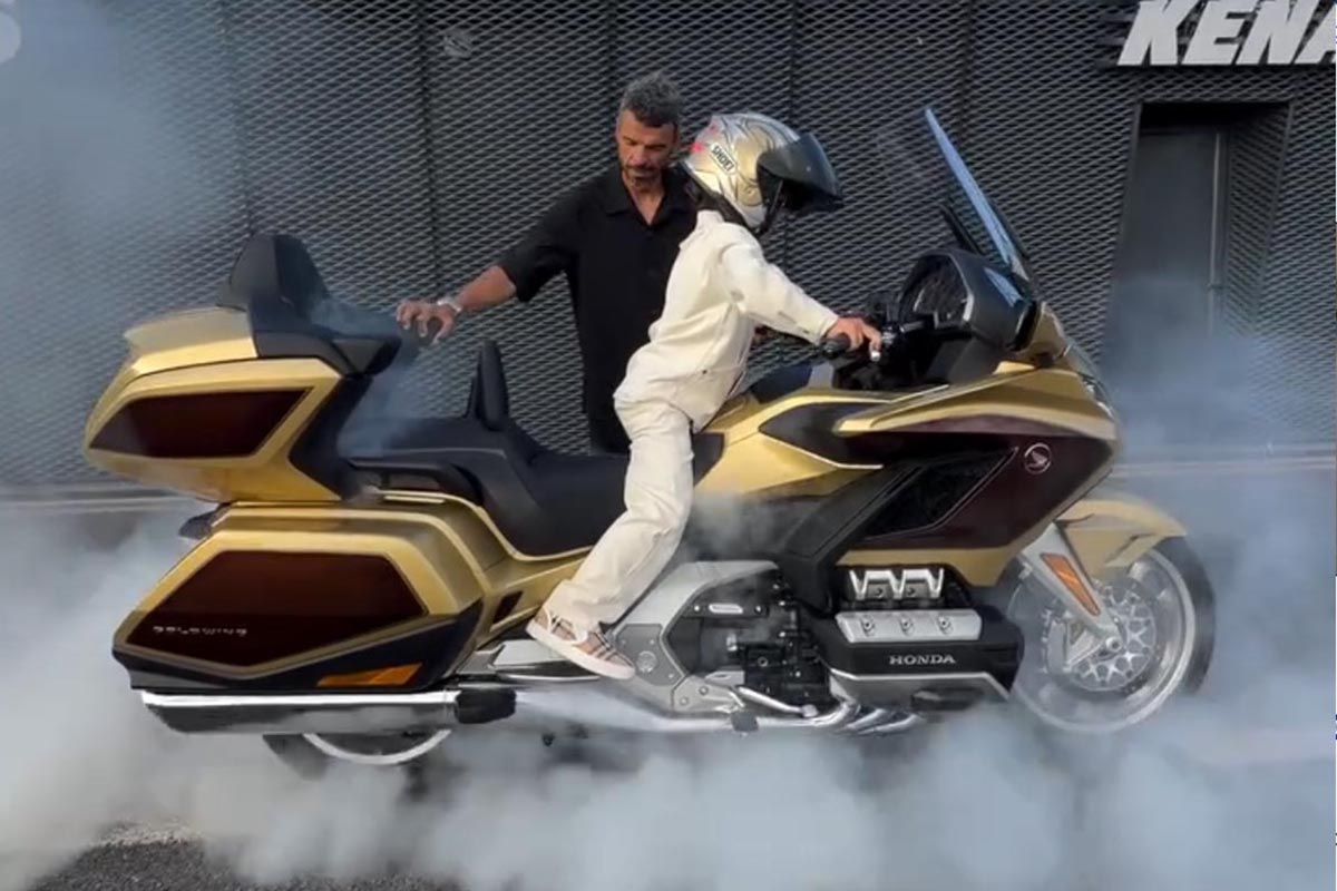 Antes de arrancar y con Kenan ayudando, que no falte un buen burnout