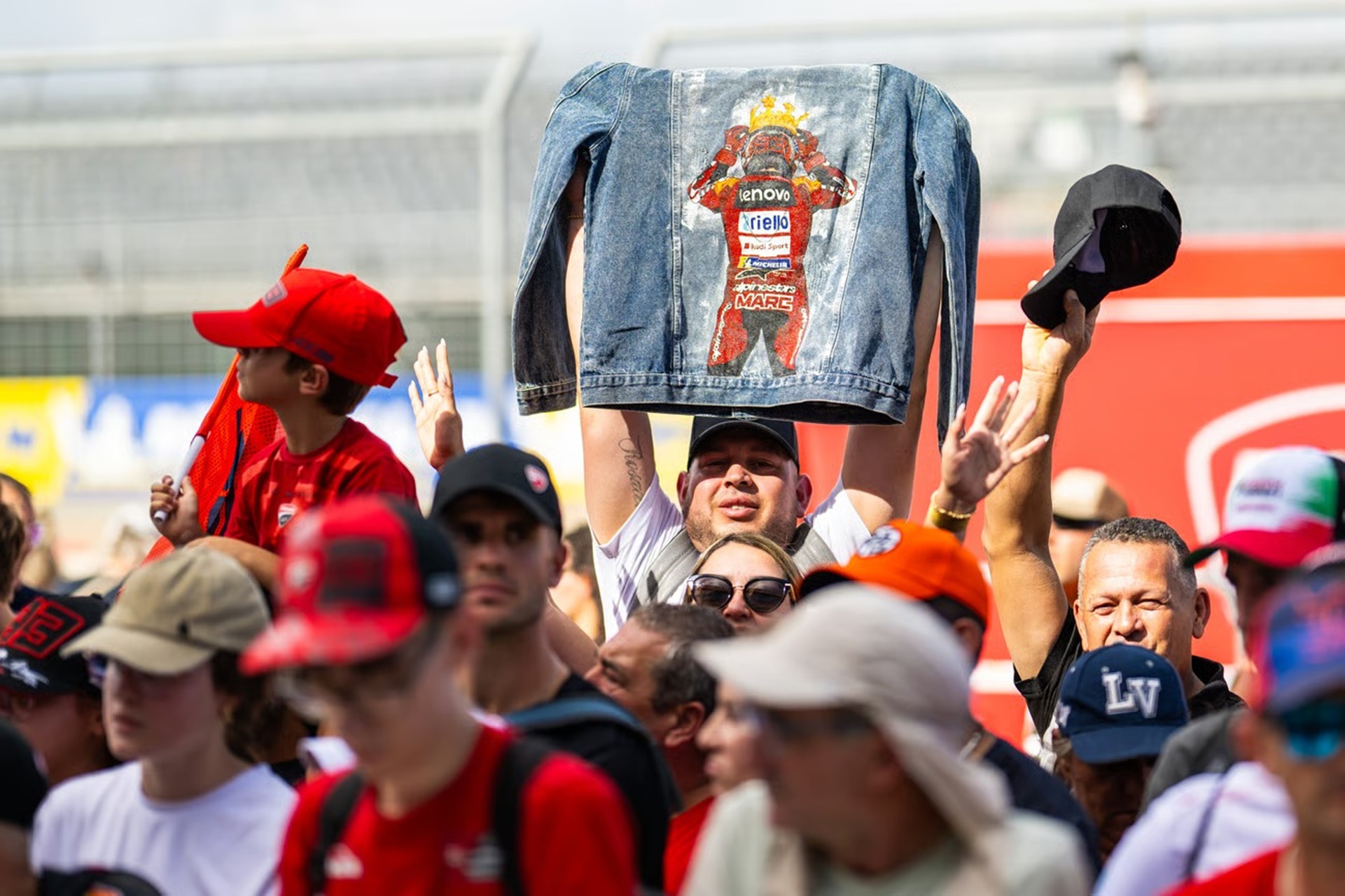 El Pit Lane Walk se convierte en la antesala del Gran Premio Michelin de Aragón 2026