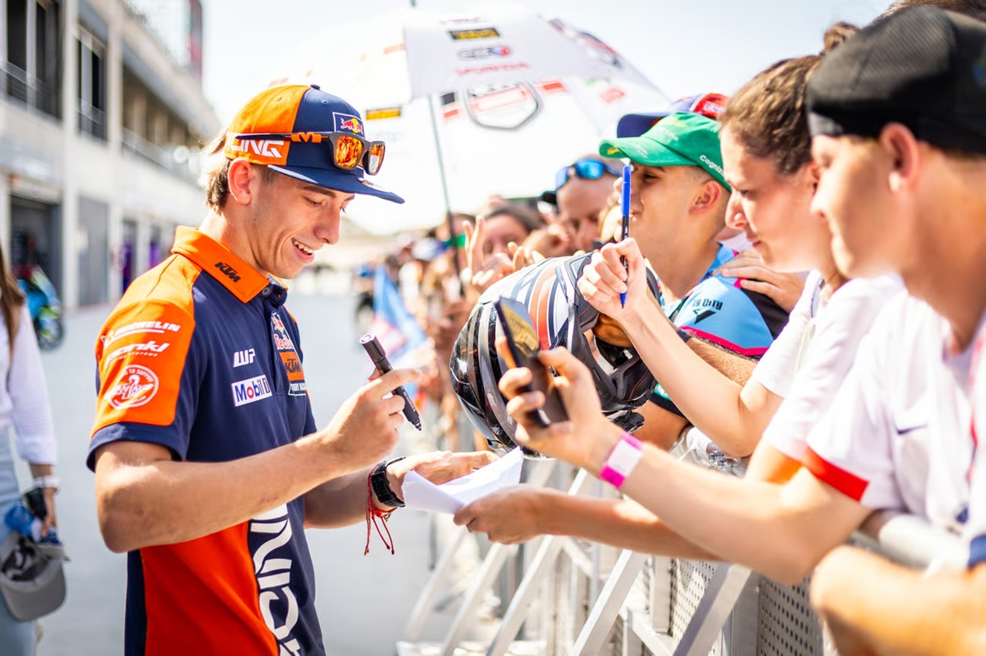 Pit Lane Walk y Hero Walk: viviendo el GP de MotorLand Aragón desde dentro