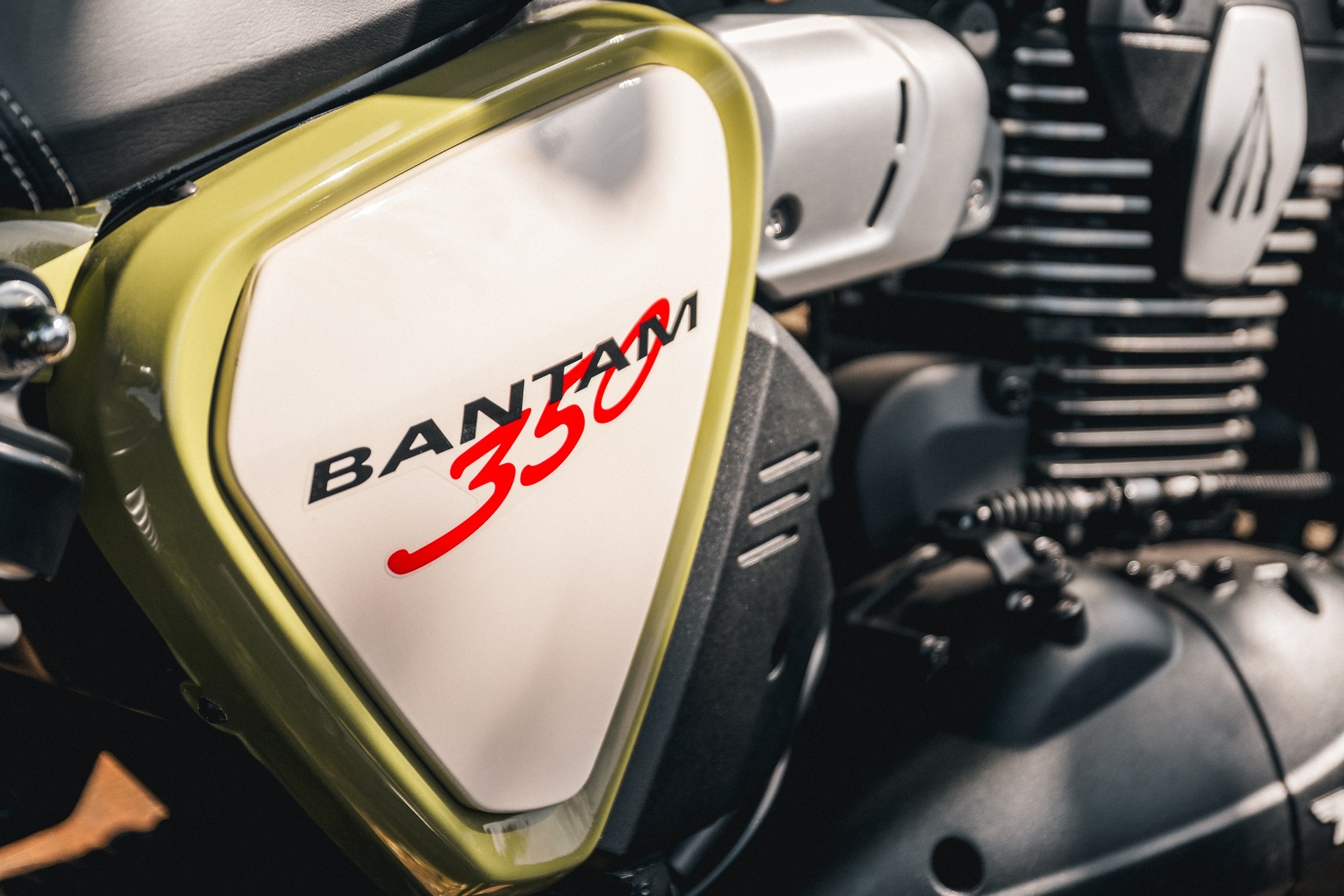 La Bantam 350 se viste con una legendaria decoración de la firma británica