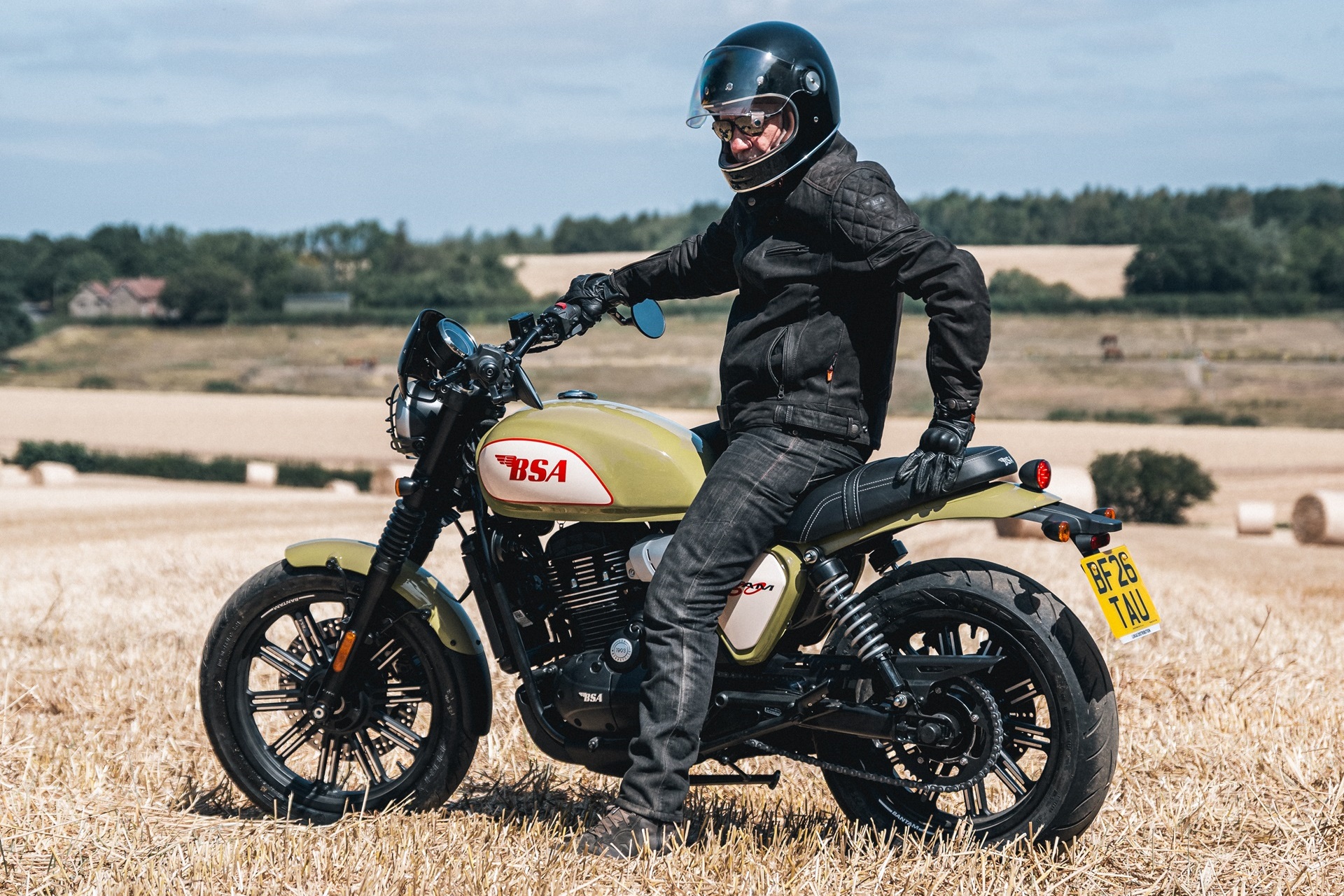 La Bantam 350 se viste con una legendaria decoración de la firma británica