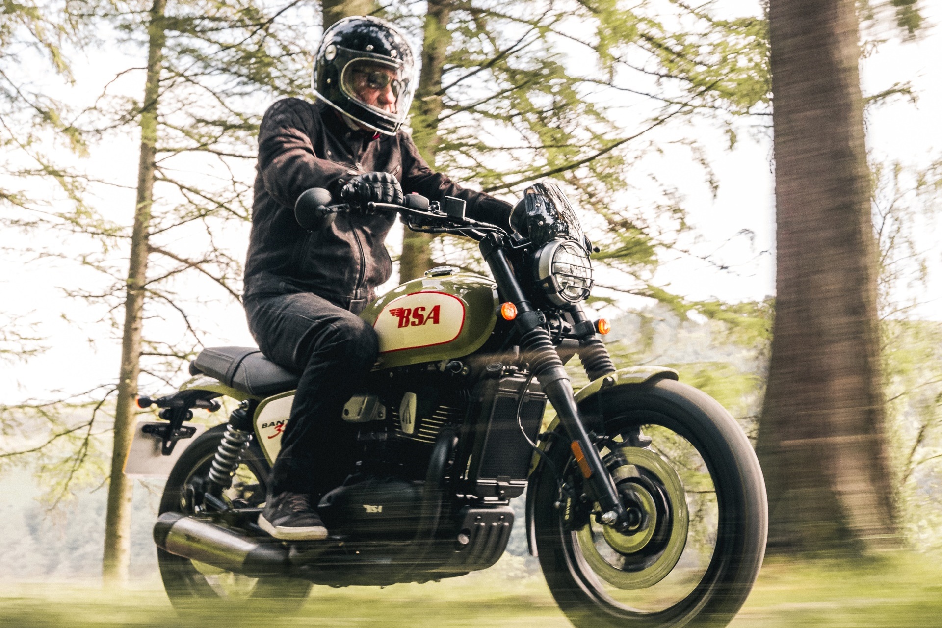 La Bantam 350 se viste con una legendaria decoración de la firma británica
