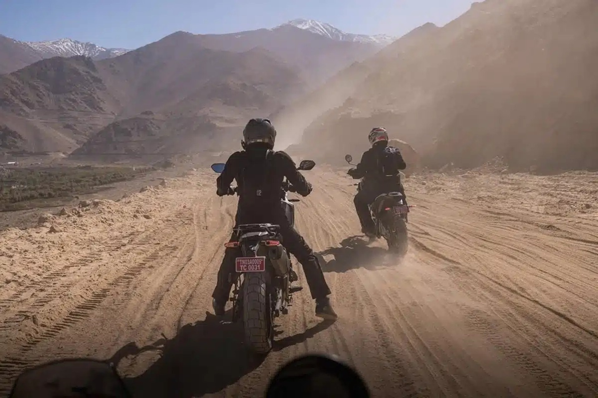 Una Himalayan 750 casi lista para la producción ya rueda por carreteras europeas