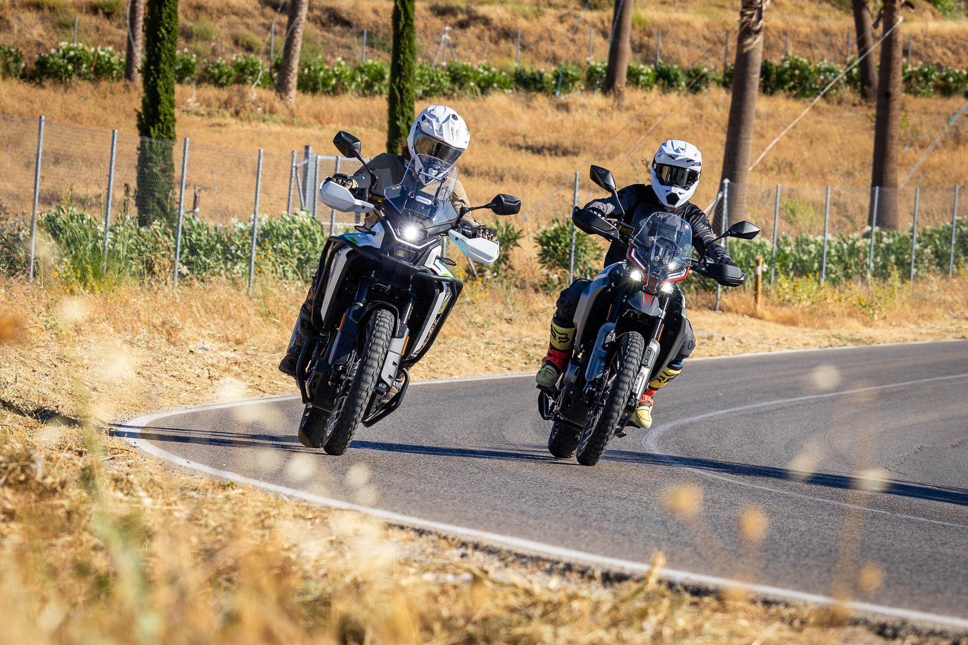 Comparativa: Moto Morini Alltrhike 450 Vs CFMOTO 450MT