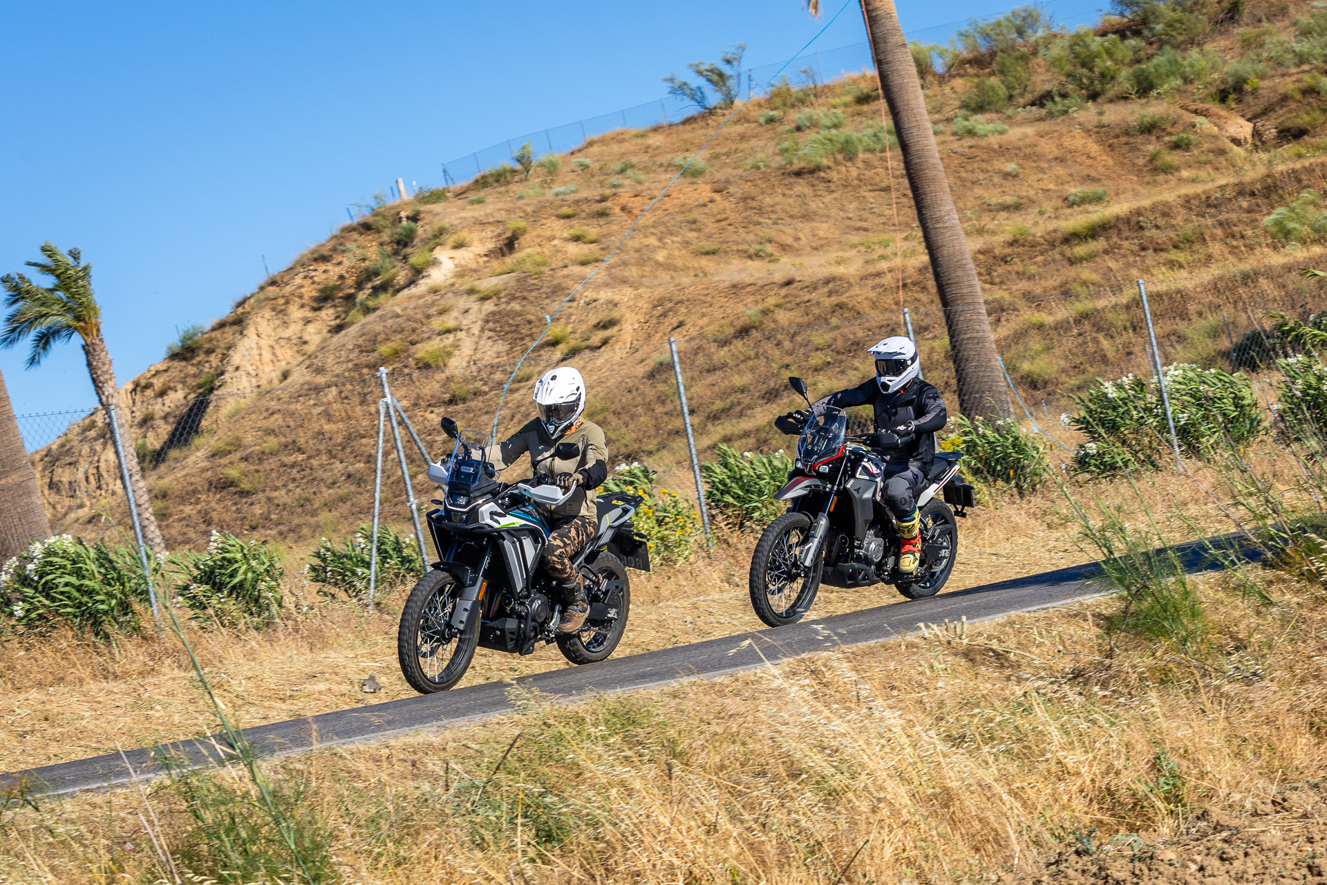 Comparativa: Moto Morini Alltrhike 450 Vs CFMOTO 450MT