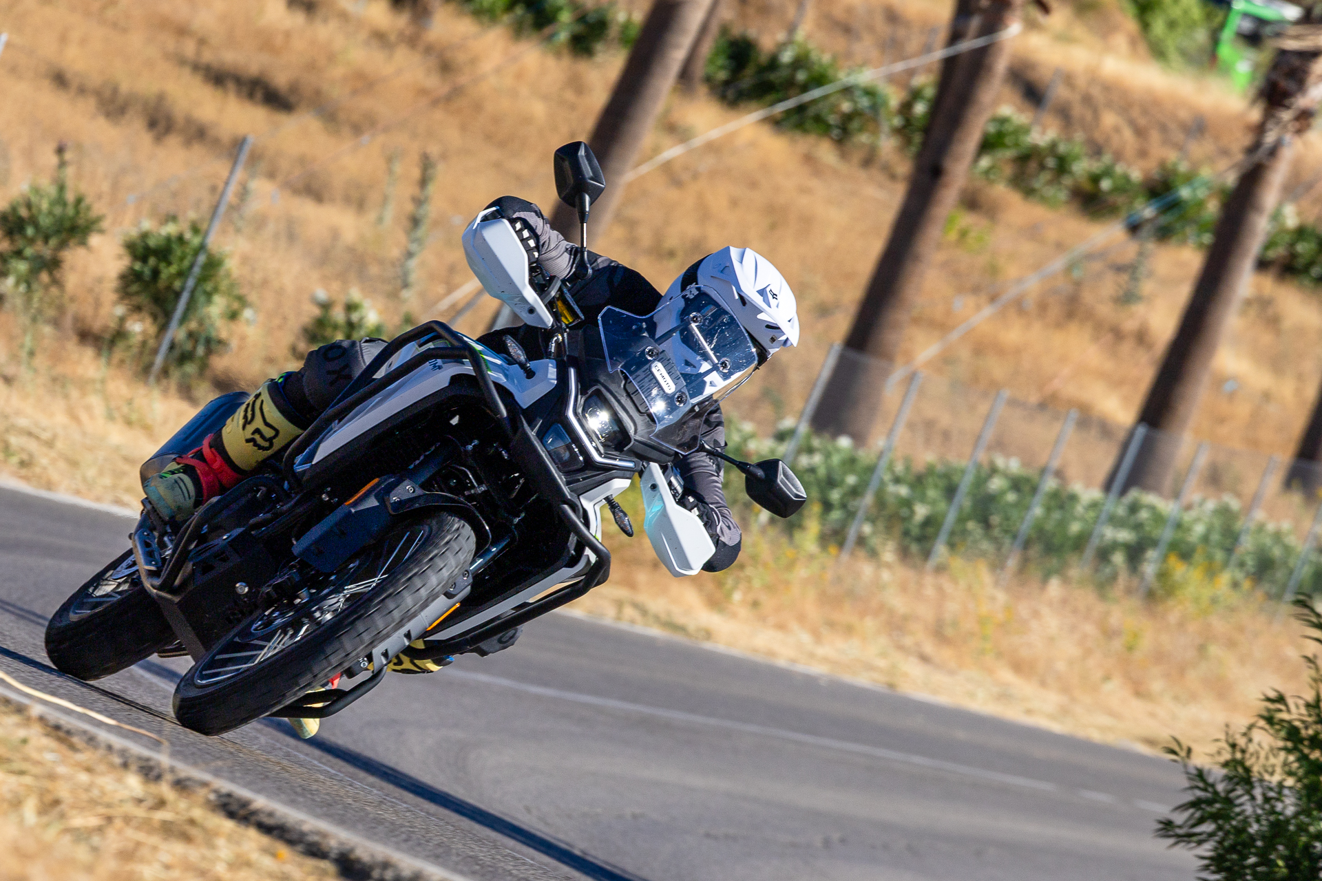 Comparativa: Moto Morini Alltrhike 450 Vs CFMOTO 450MT