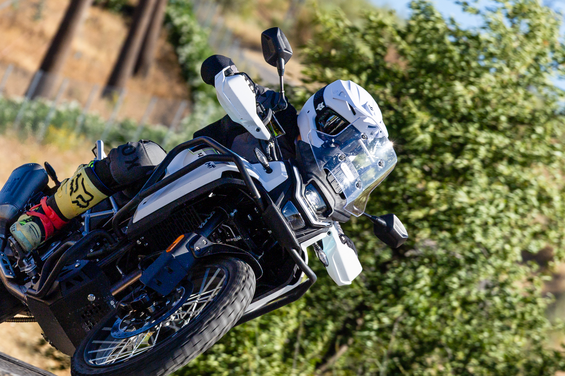 Comparativa: Moto Morini Alltrhike 450 Vs CFMOTO 450MT