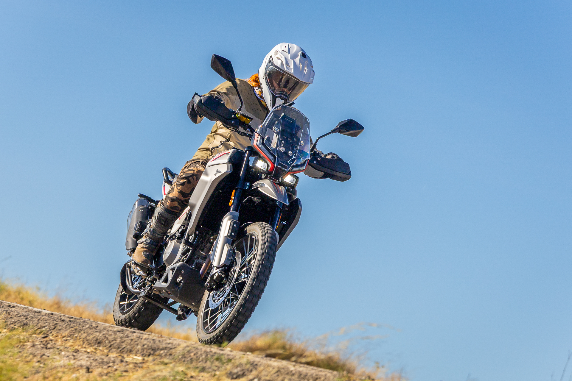 Comparativa: Moto Morini Alltrhike 450 Vs CFMOTO 450MT