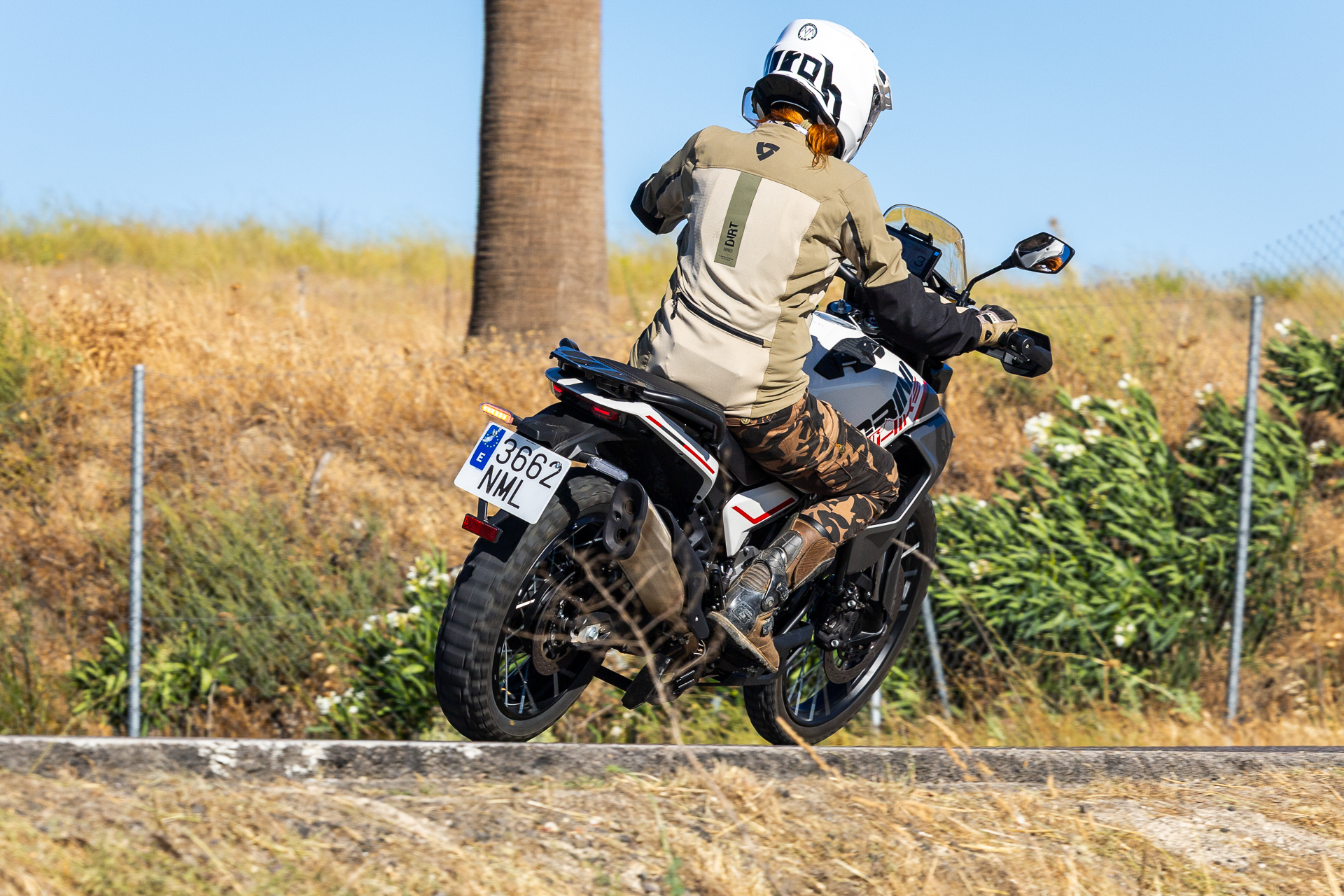 Comparativa: Moto Morini Alltrhike 450 Vs CFMOTO 450MT