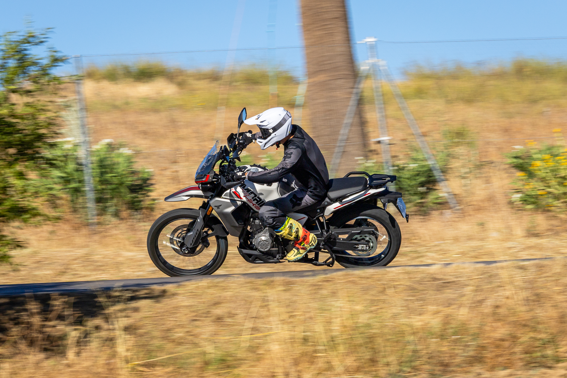 Comparativa: Moto Morini Alltrhike 450 Vs CFMOTO 450MT