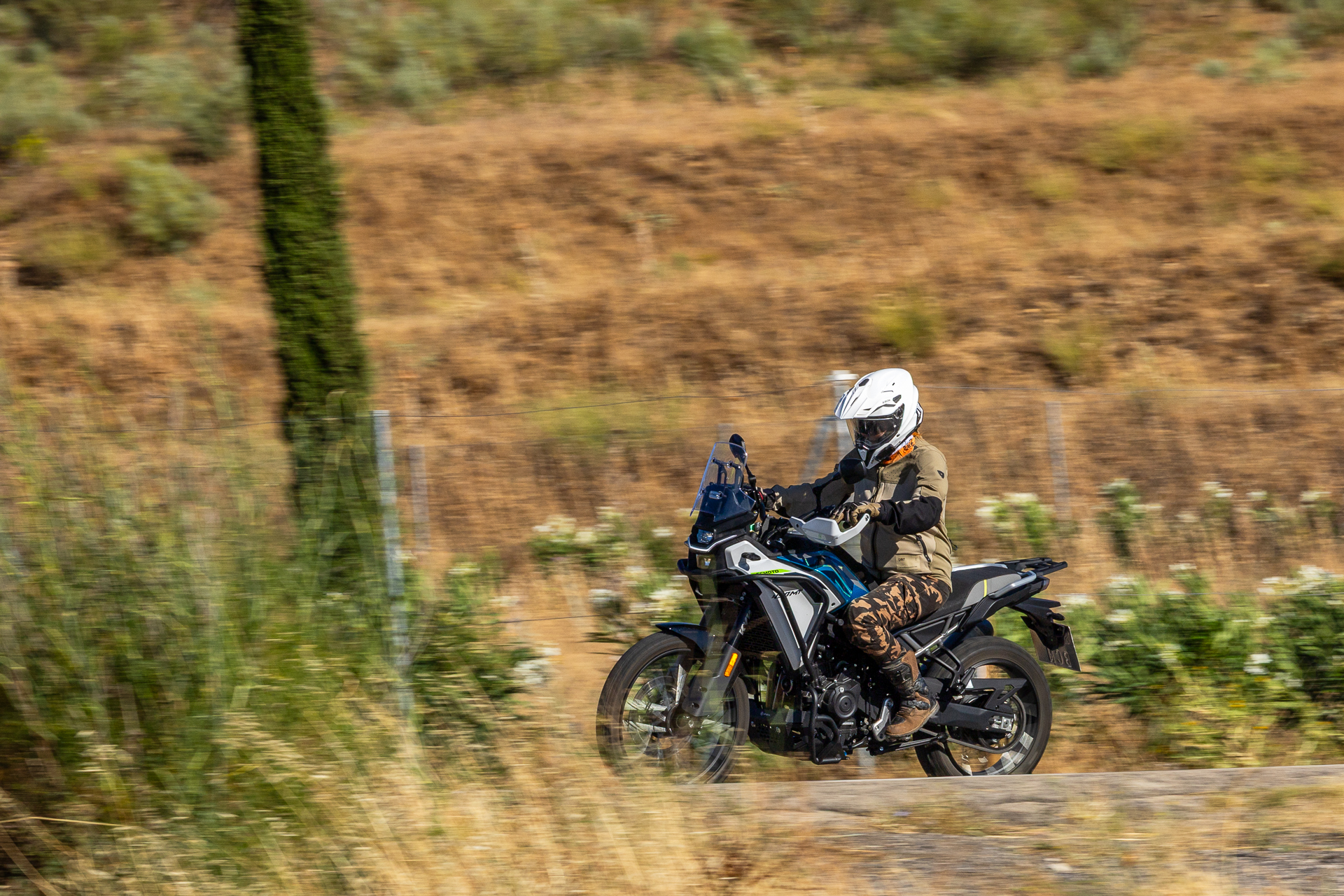 Comparativa: Moto Morini Alltrhike 450 Vs CFMOTO 450MT
