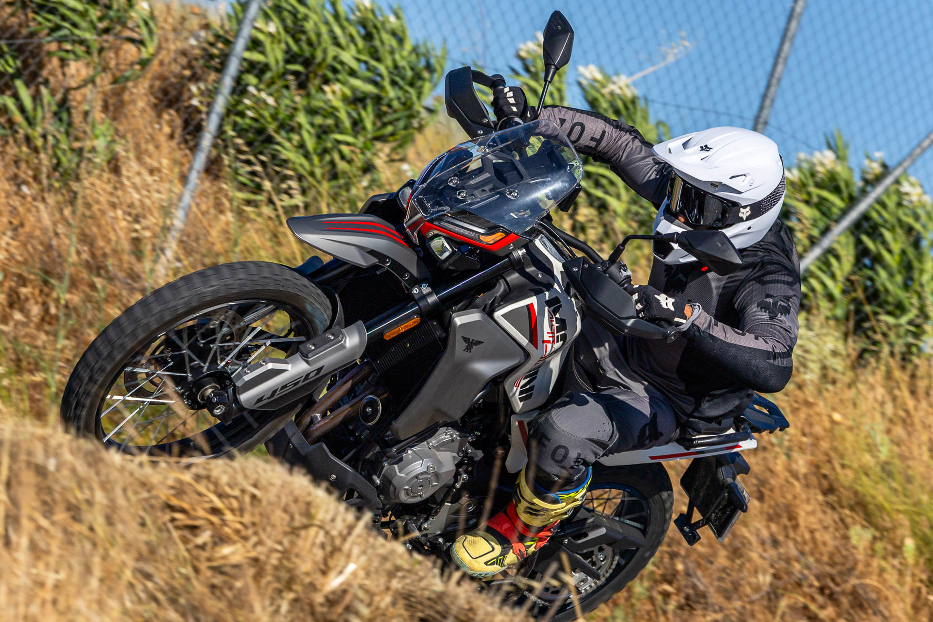 Comparativa: Moto Morini Alltrhike 450 Vs CFMOTO 450MT