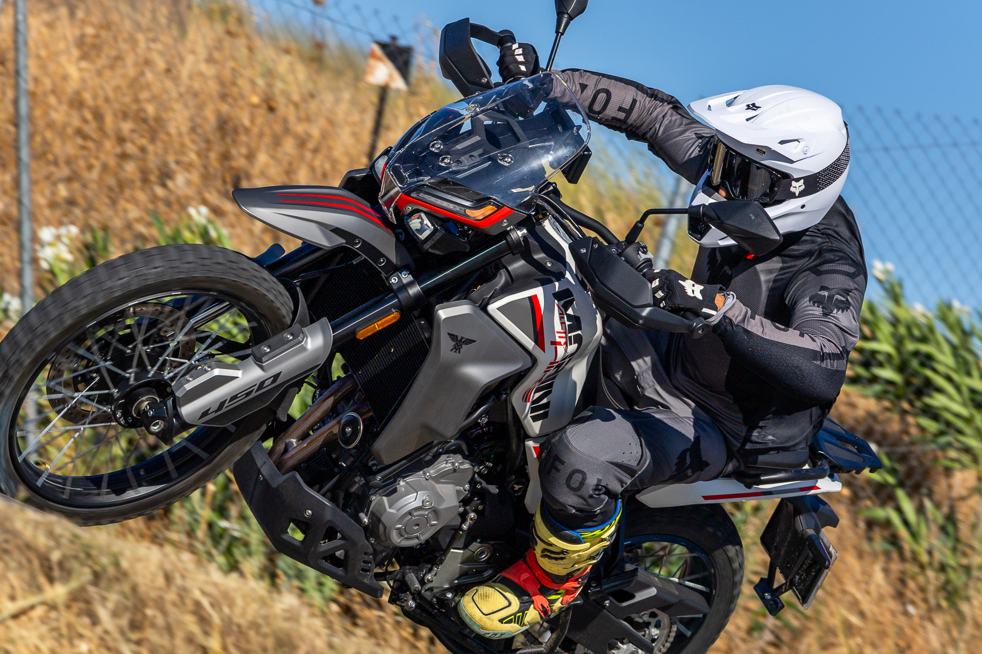 Comparativa: Moto Morini Alltrhike 450 Vs CFMOTO 450MT