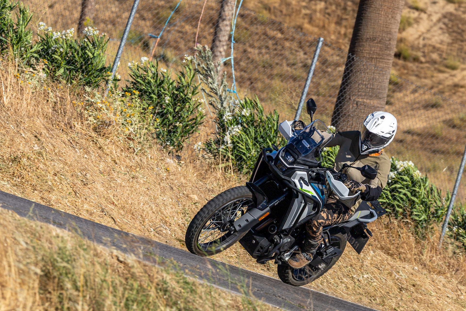 Comparativa: Moto Morini Alltrhike 450 Vs CFMOTO 450MT