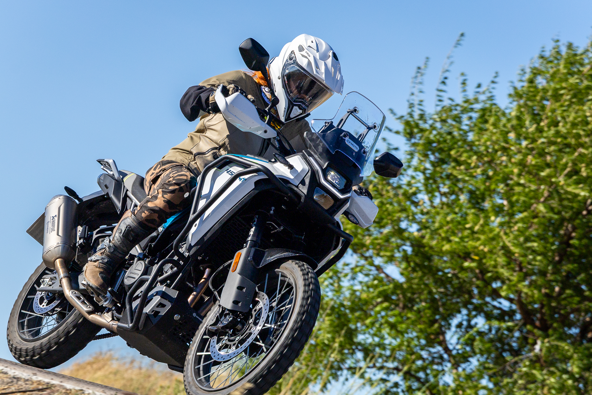 Comparativa: Moto Morini Alltrhike 450 Vs CFMOTO 450MT