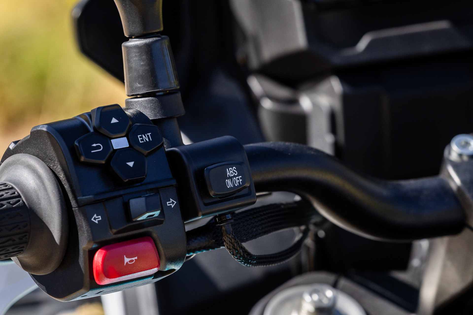 Comparativa: Moto Morini Alltrhike 450 Vs CFMOTO 450MT