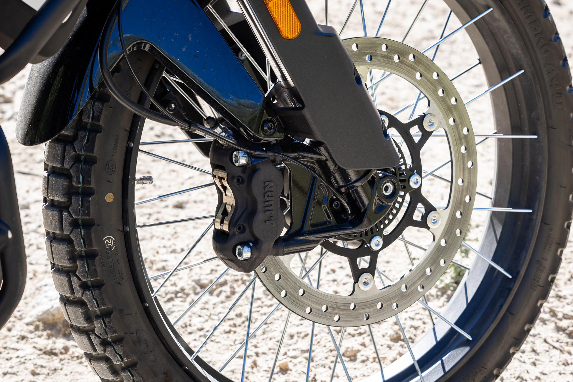 Comparativa: Moto Morini Alltrhike 450 Vs CFMOTO 450MT