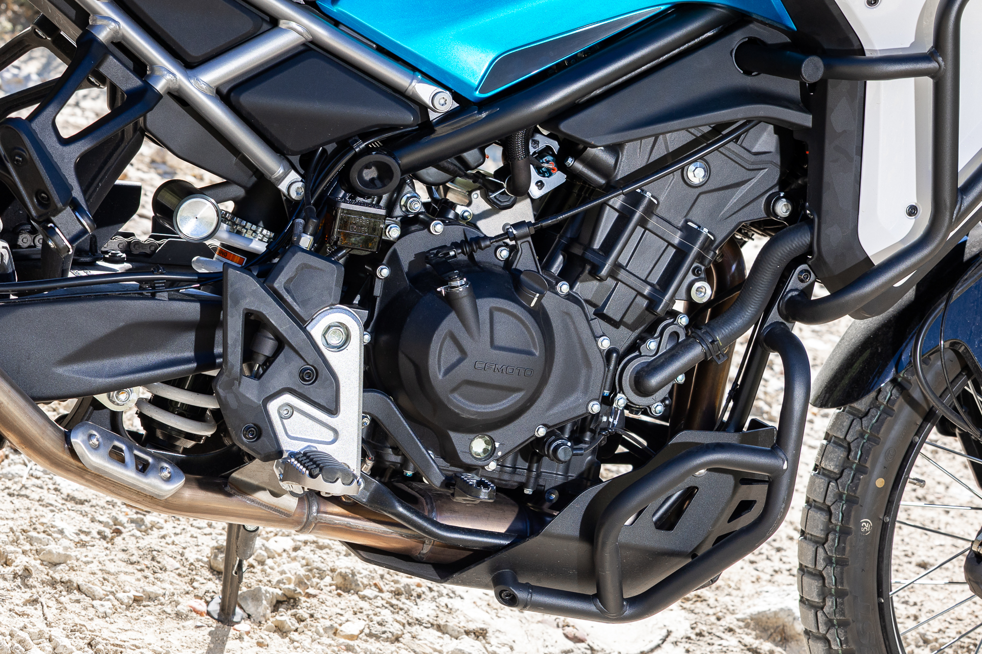 Comparativa: Moto Morini Alltrhike 450 Vs CFMOTO 450MT