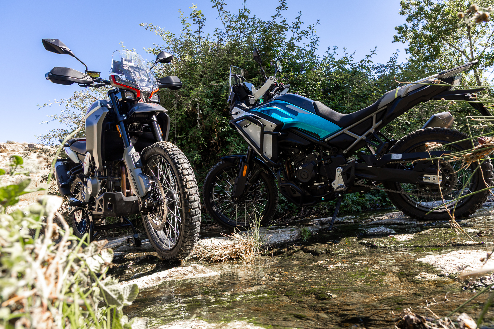 Comparativa: Moto Morini Alltrhike 450 Vs CFMOTO 450MT