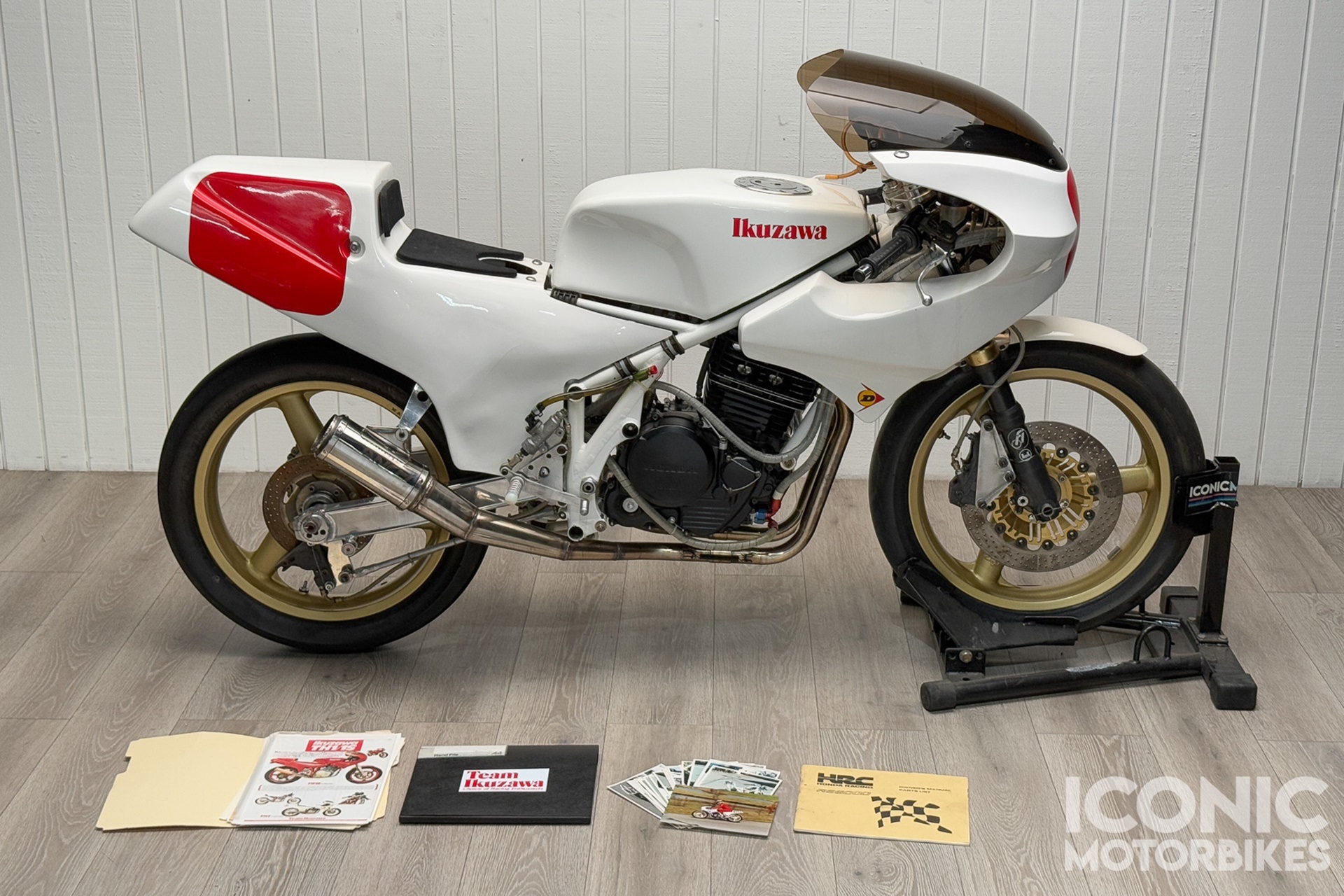 Esta icónica Supermono está a la venta: Honda TH1R Ikuzawa-Harris de 1988