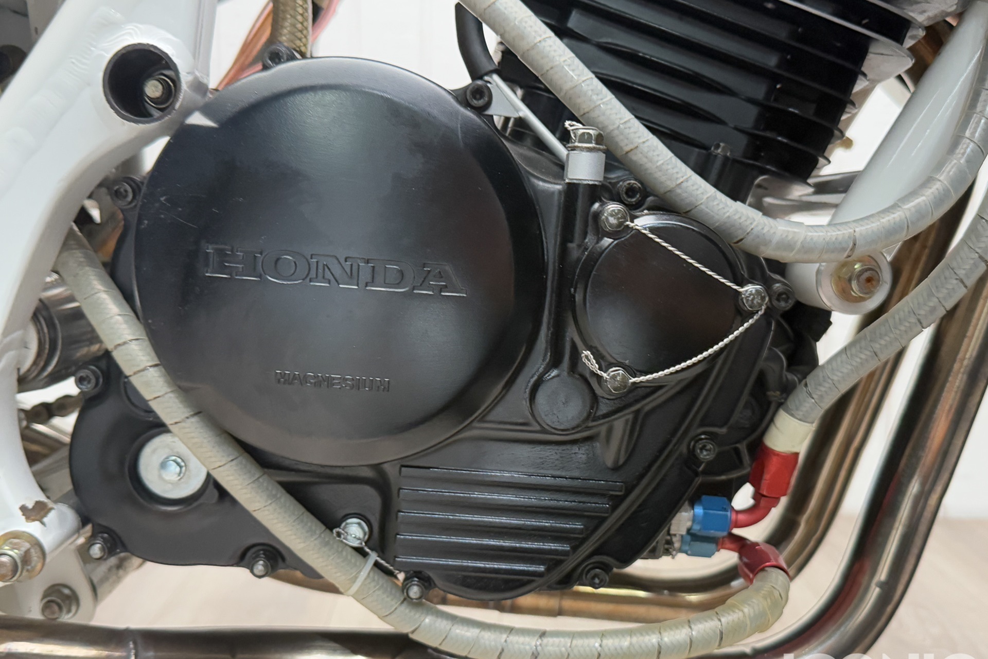 Esta icónica Supermono está a la venta: Honda TH1R Ikuzawa-Harris de 1988