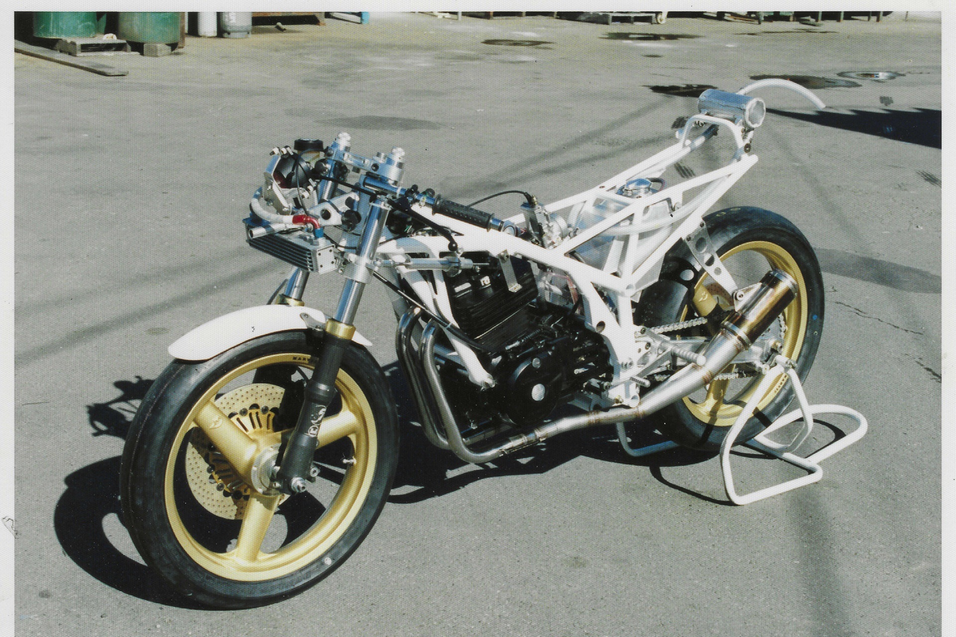 Esta icónica Supermono está a la venta: Honda TH1R Ikuzawa-Harris de 1988