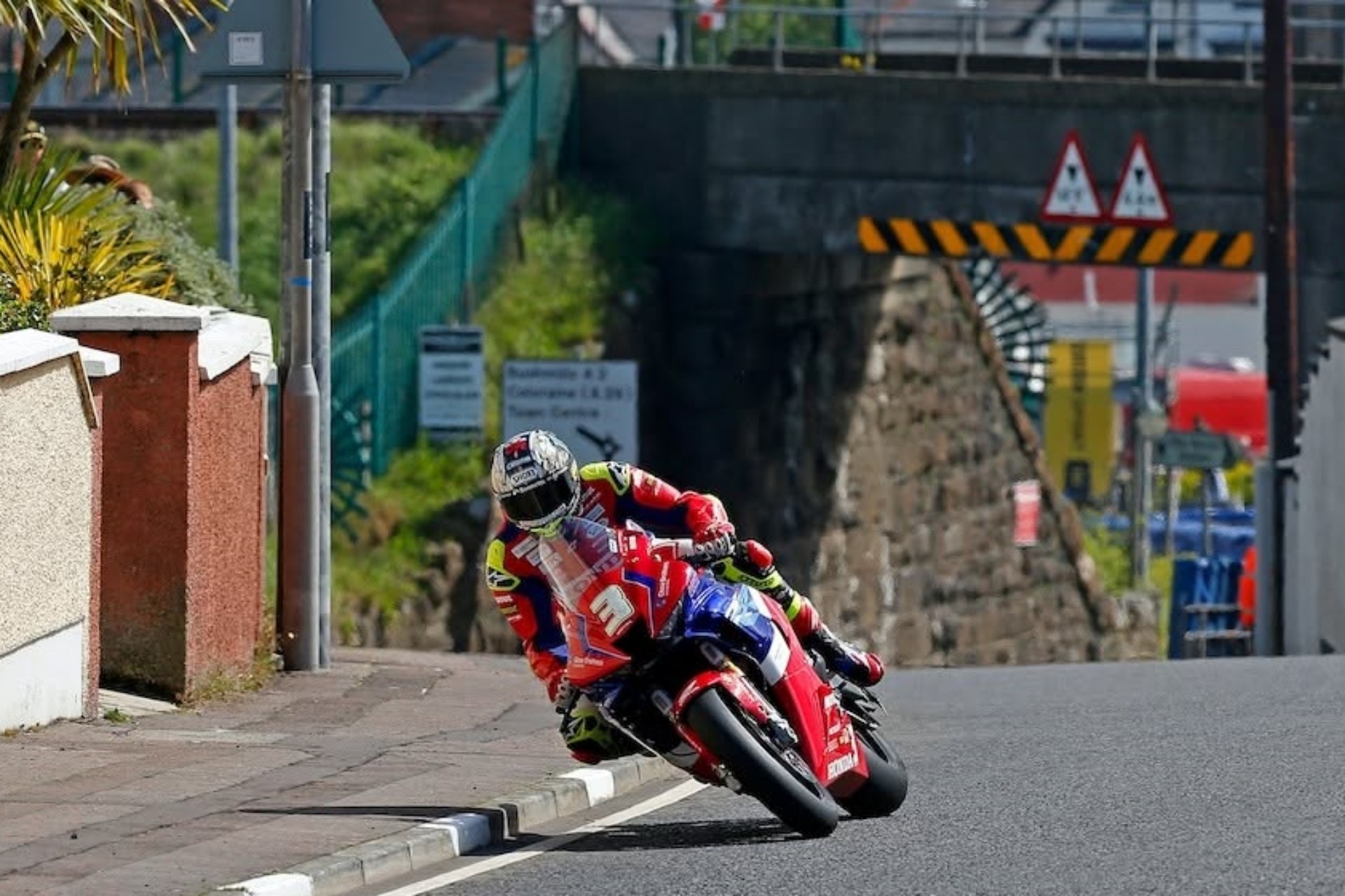 John McGuinness IOMTT Isla de Man