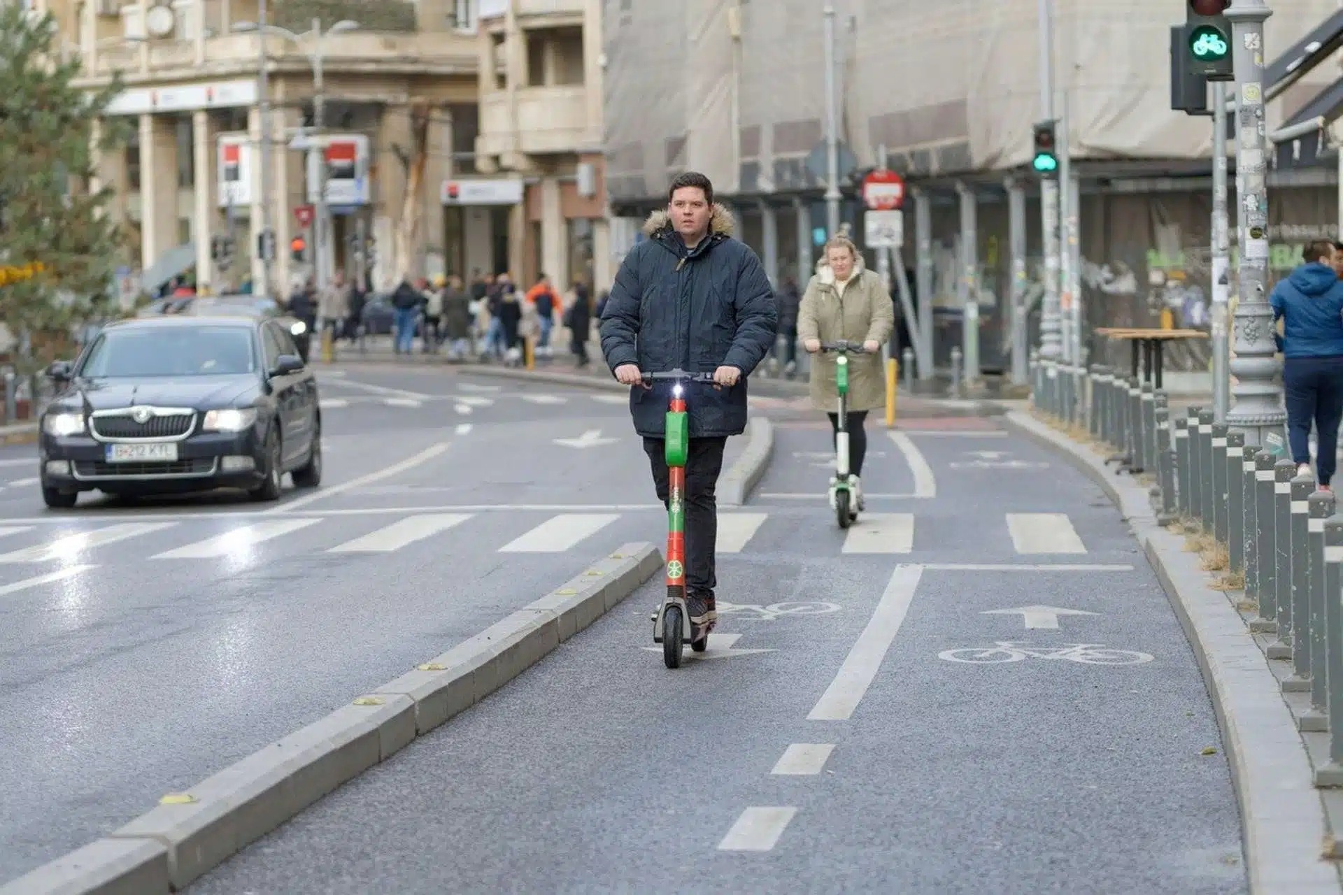 La ciencia lo confirma: los patinetes eléctricos son más peligrosos que las motos