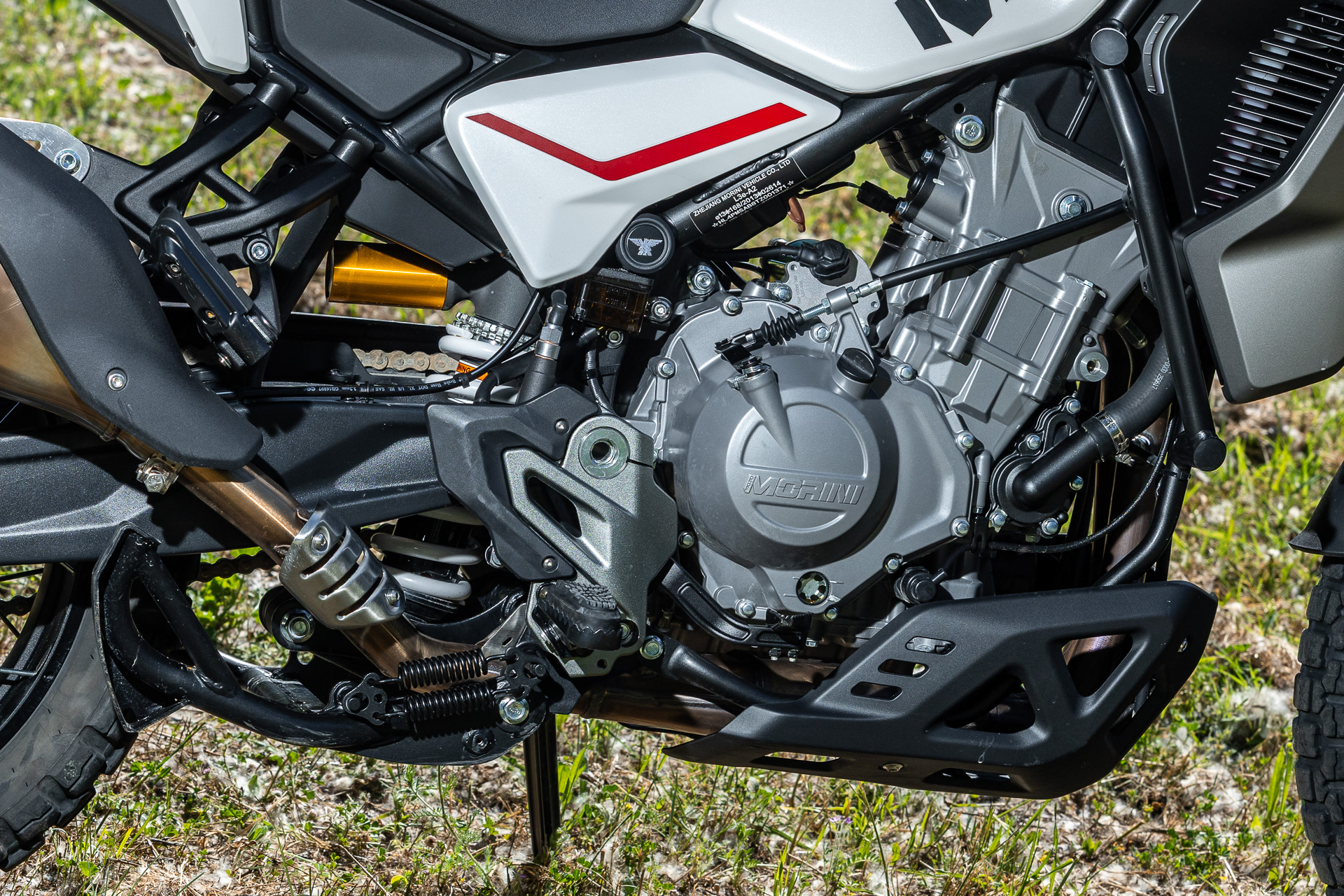 Comparativa: Moto Morini Alltrhike 450 Vs CFMOTO 450MT