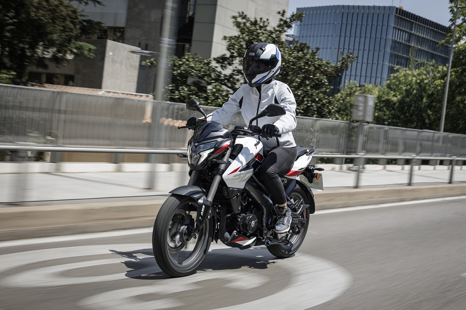 Bajaj nos propone tres propuestas dentro de su familia Pulsar con las adentrarse en el segmento deportivo naked