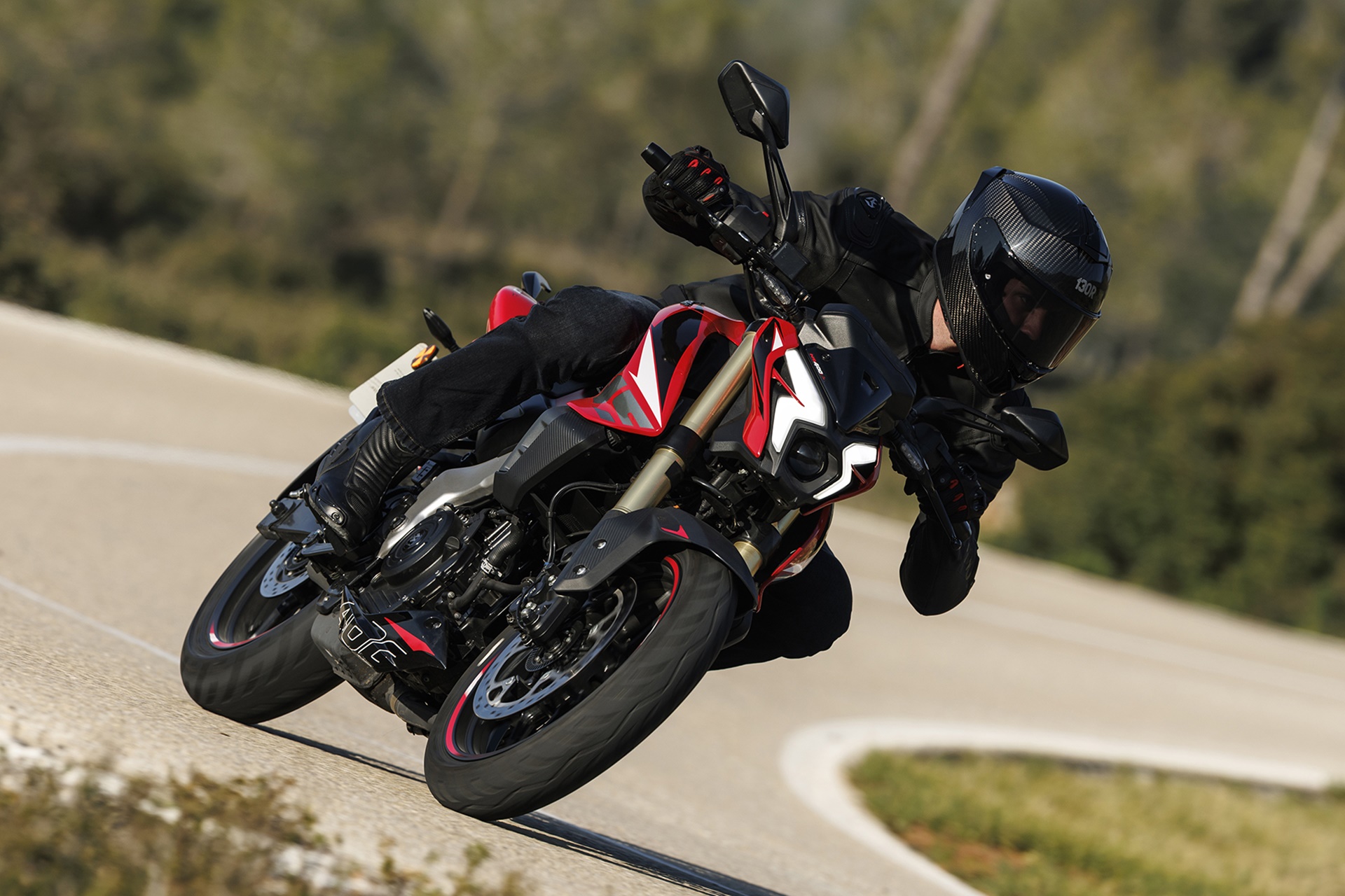 Bajaj nos propone tres propuestas dentro de su familia Pulsar con las adentrarse en el segmento deportivo naked