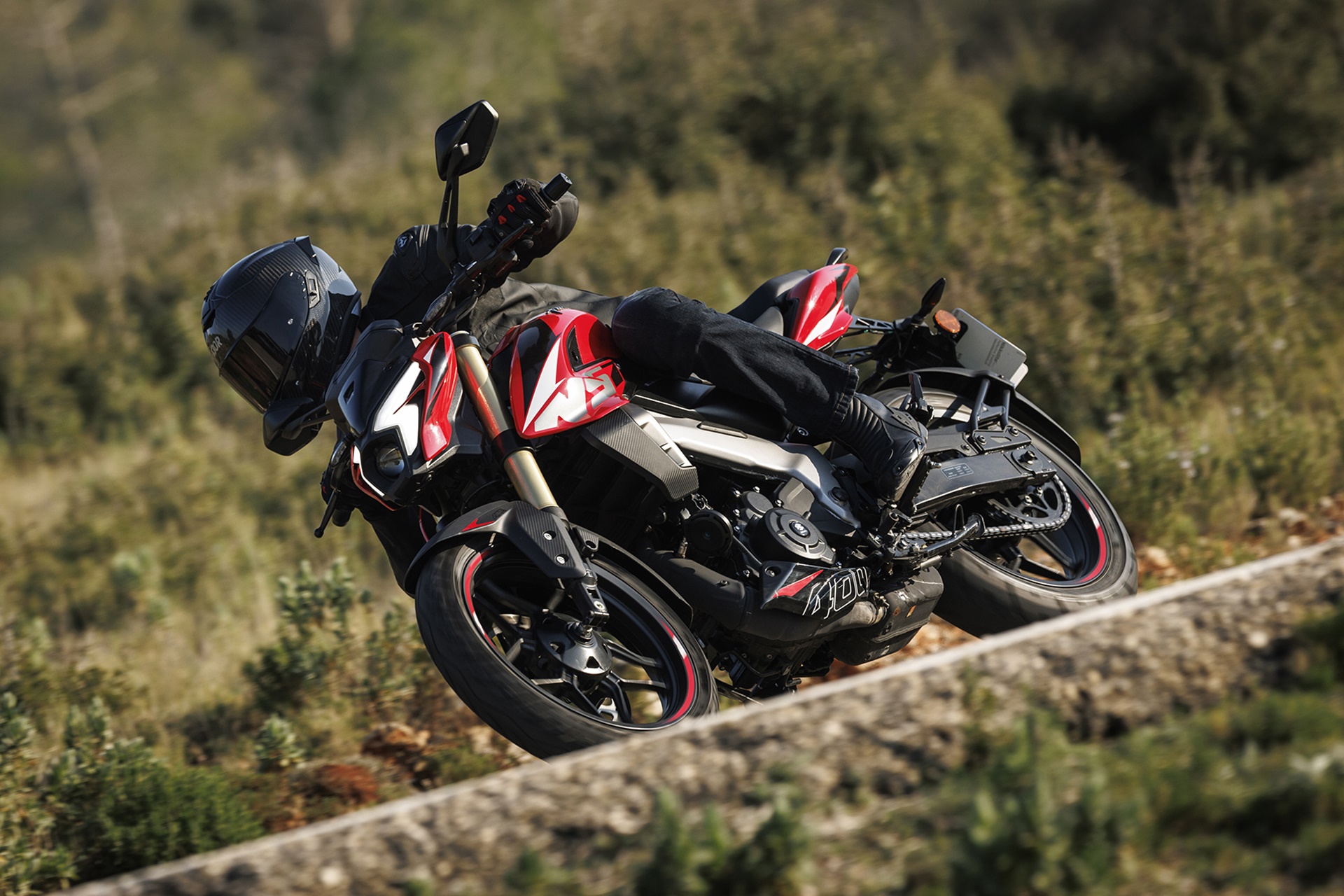 Bajaj nos propone tres propuestas dentro de su familia Pulsar con las adentrarse en el segmento deportivo naked