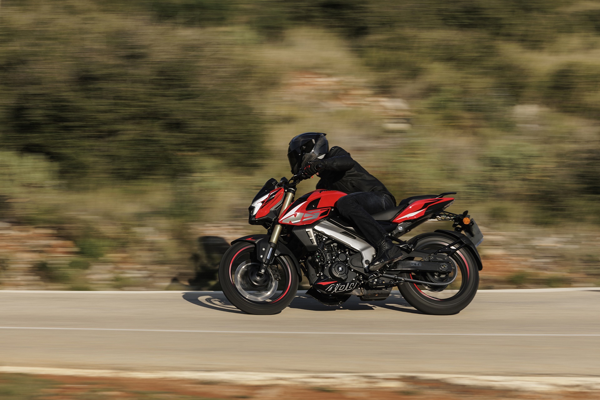 Bajaj nos propone tres propuestas dentro de su familia Pulsar con las adentrarse en el segmento deportivo naked