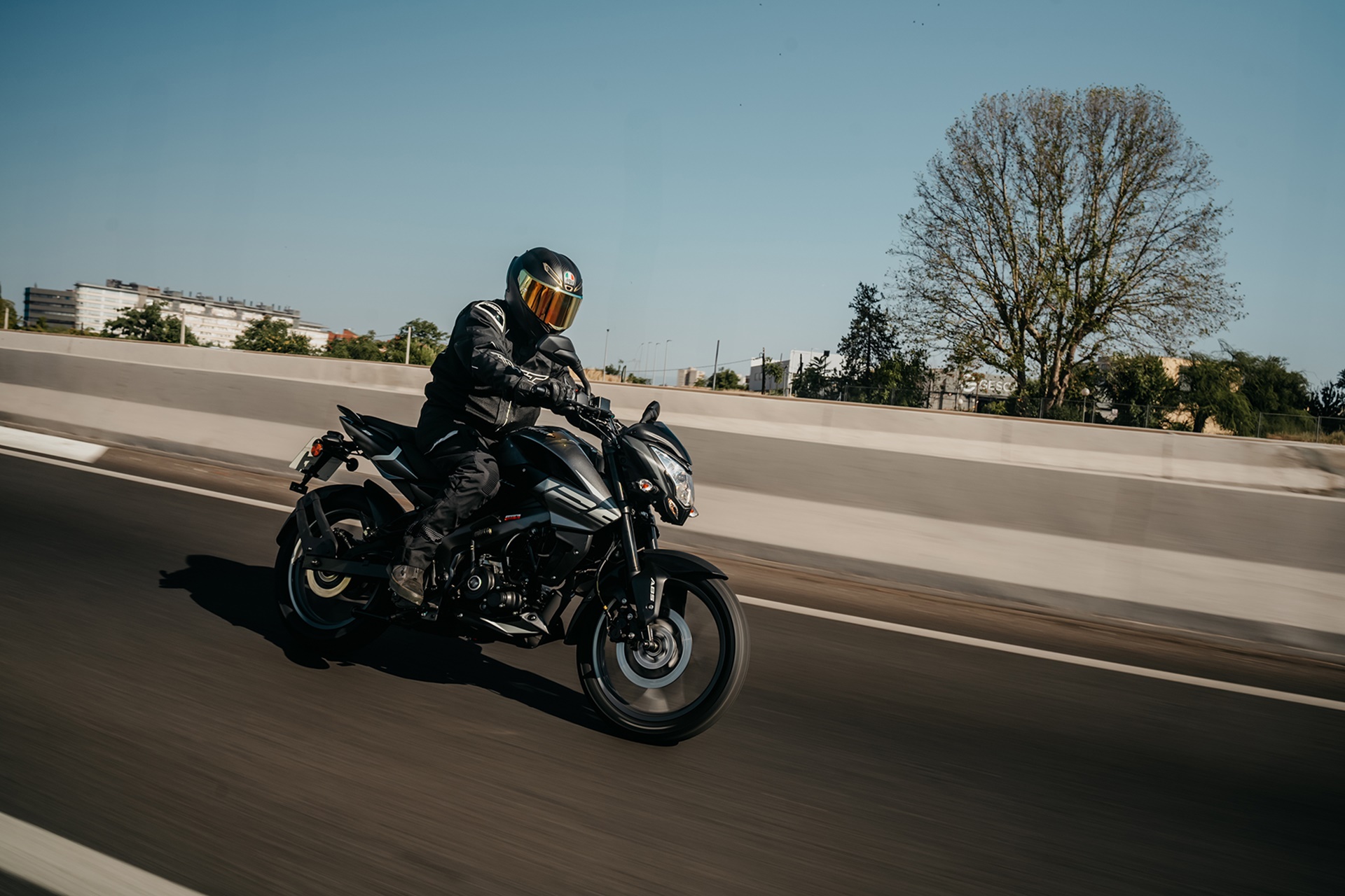 Bajaj nos propone tres propuestas dentro de su familia Pulsar con las adentrarse en el segmento deportivo naked