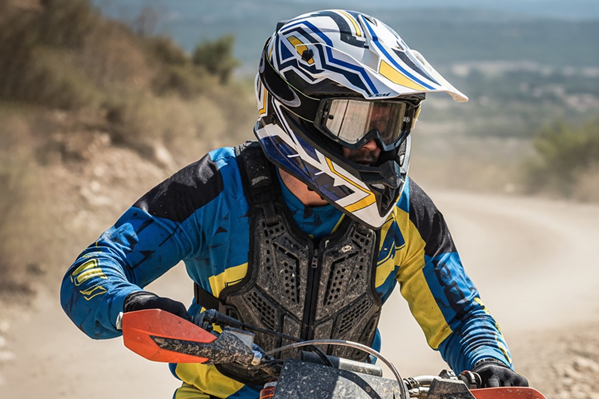 367 MUD-X: CGM El integral de CGM desarrollado específicamente para la práctica del off-road