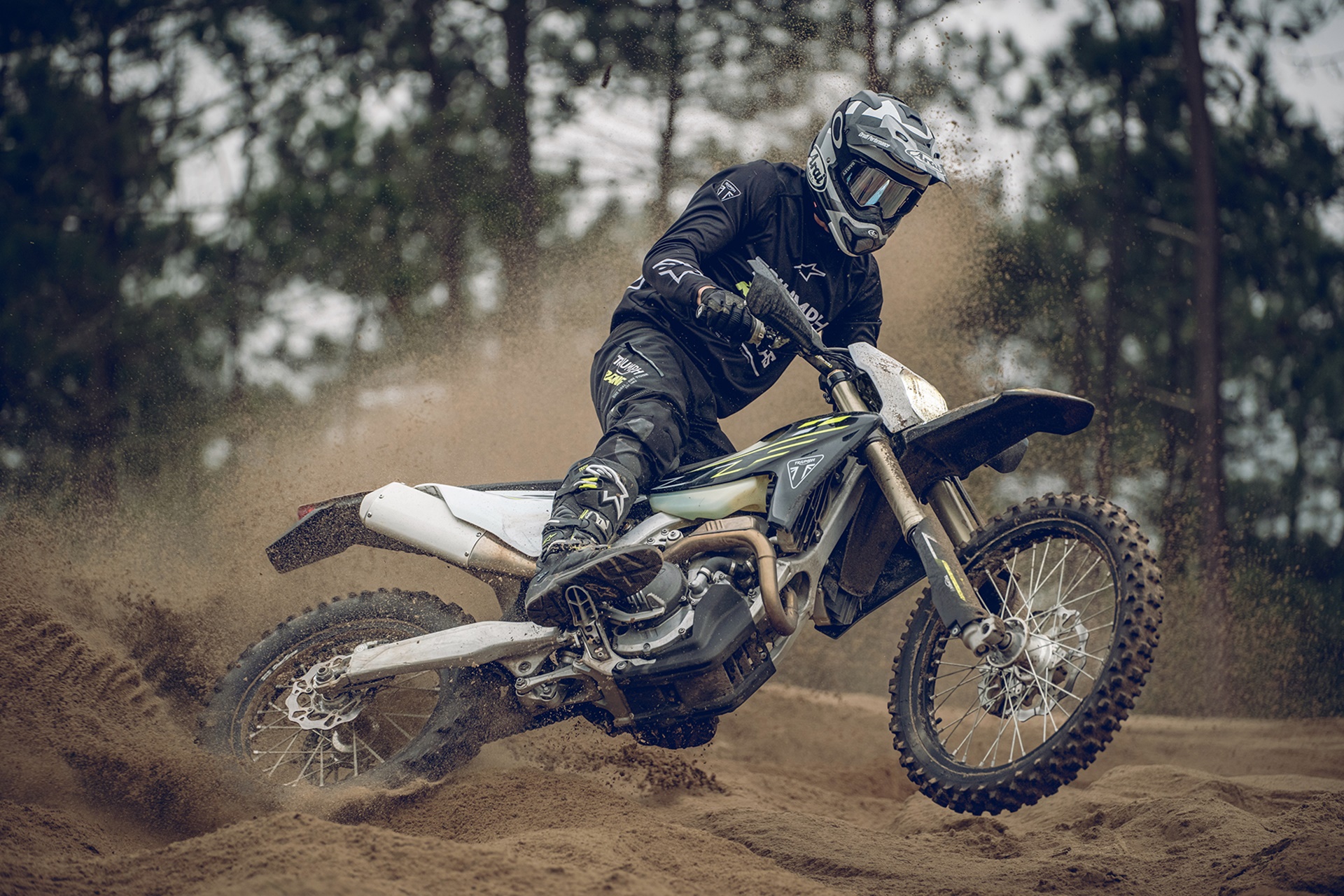 Triumph “Ride with Legends”: un evento irrepetible con Ricky Carmichael e Iván Cervantes como “plato fuerte”