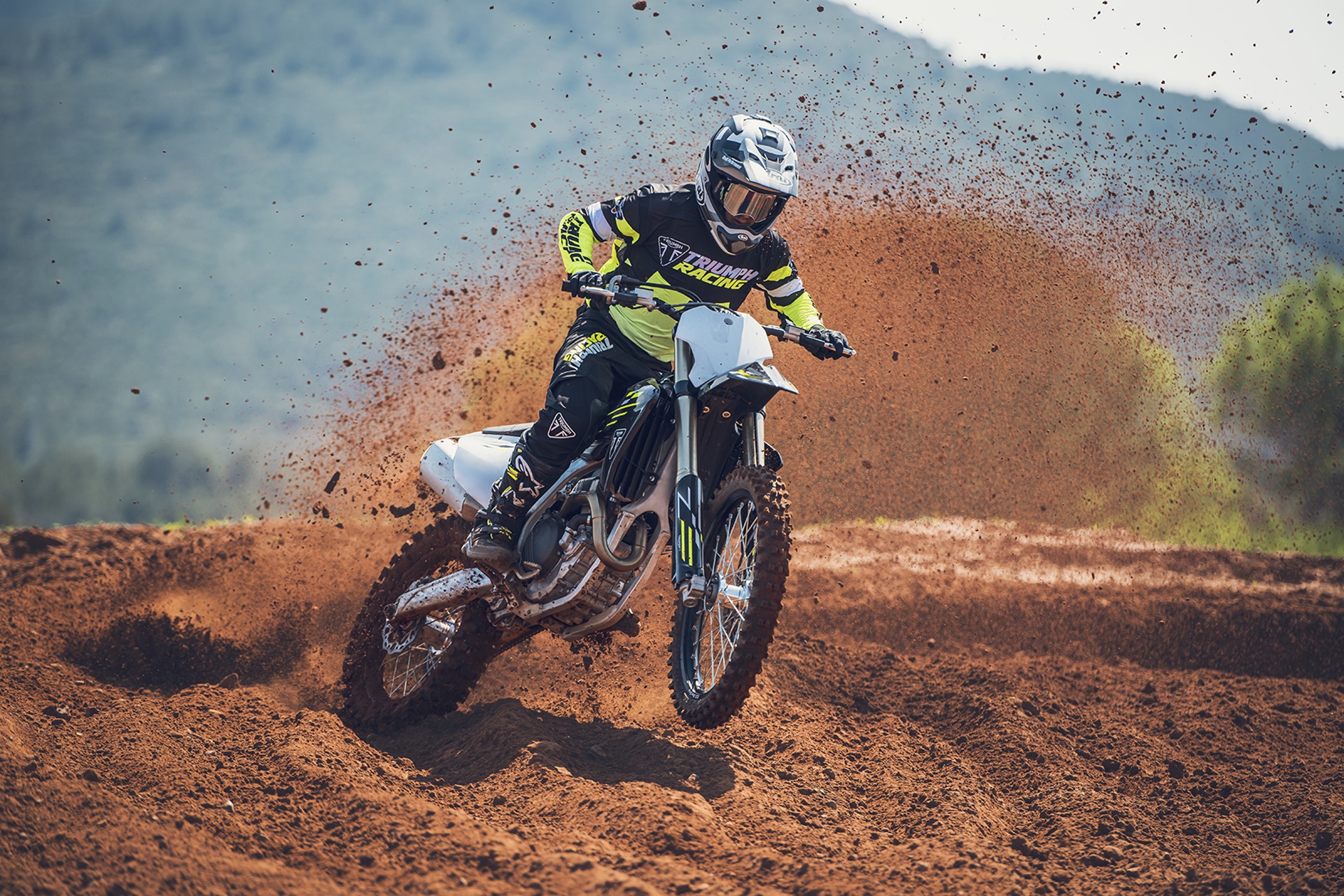Triumph “Ride with Legends”: un evento irrepetible con Ricky Carmichael e Iván Cervantes como “plato fuerte”