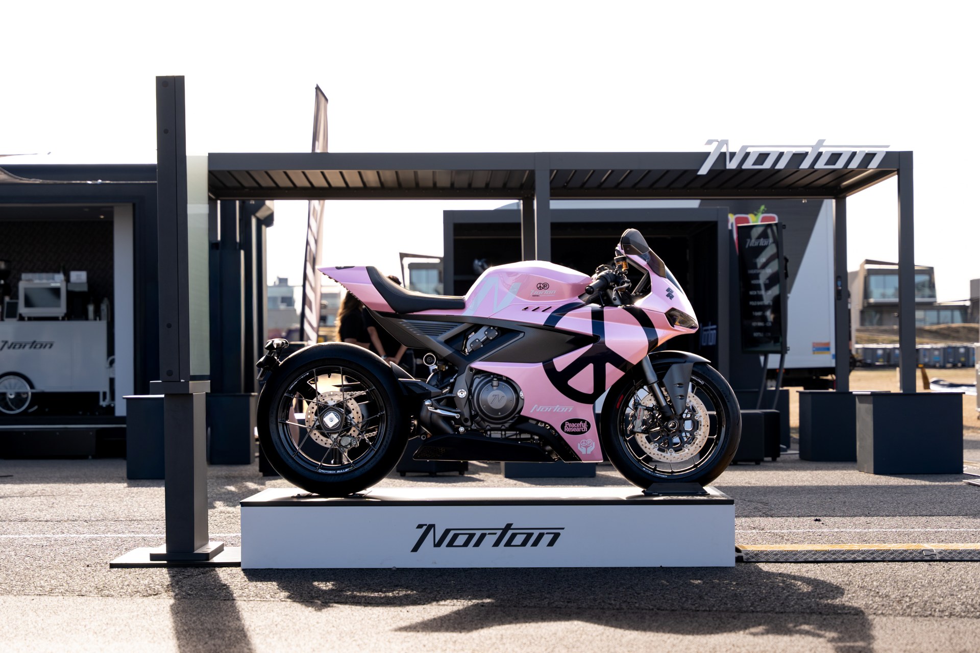 Norton Manx R y Peaceful Research