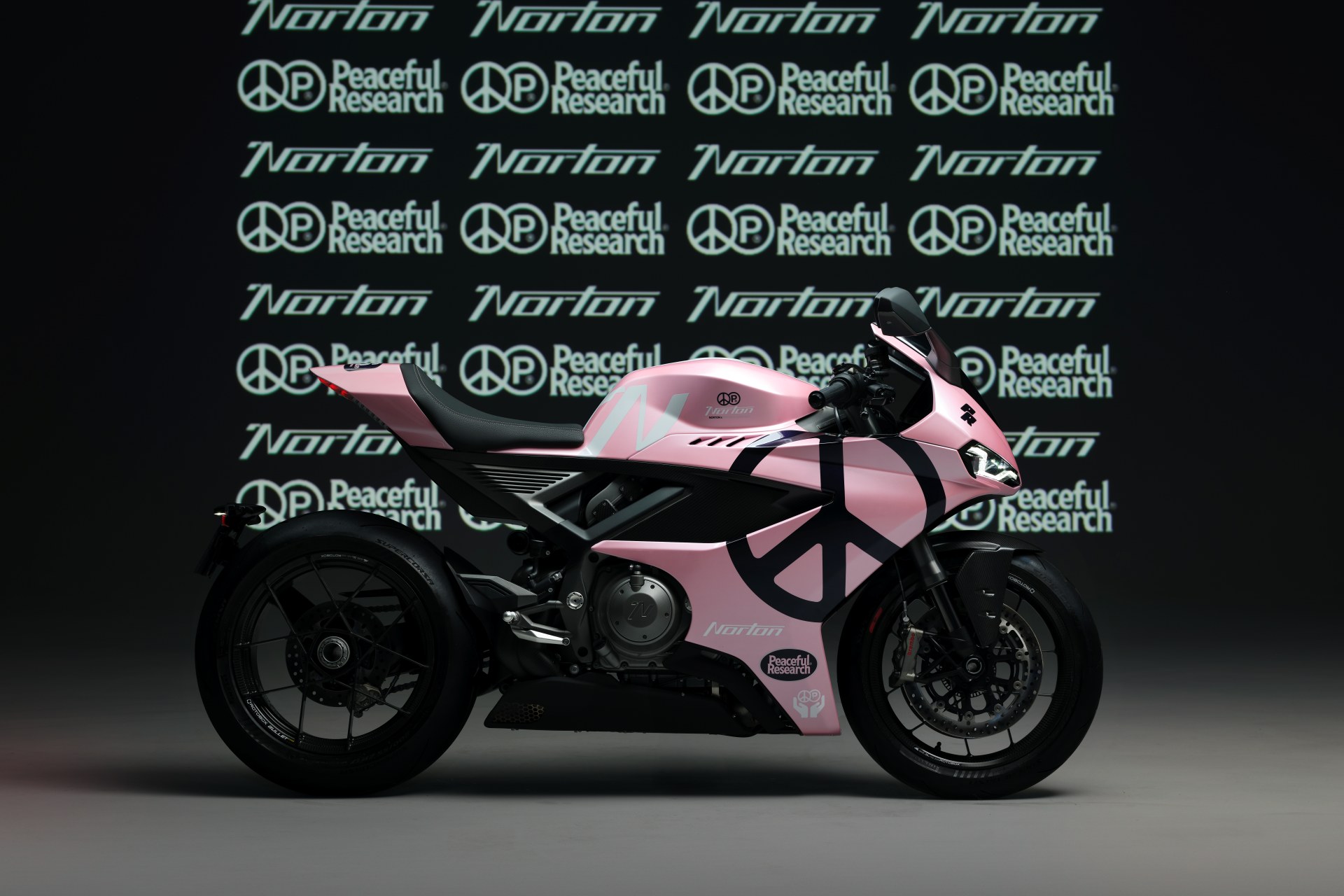 Norton Manx R y Peaceful Research