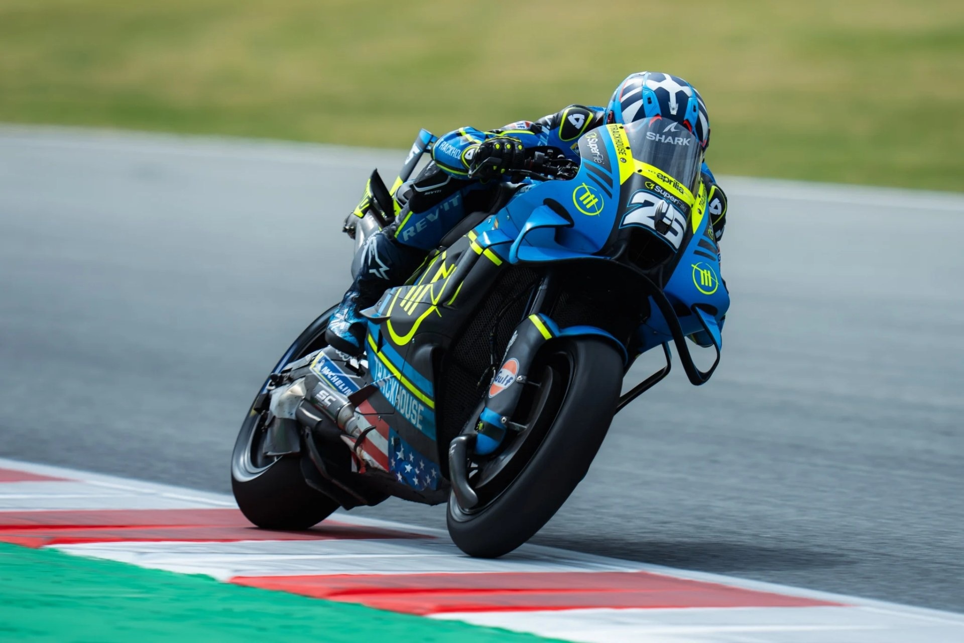 Si tu sueño es ser piloto de carreras el Trackhouse MotoGP podría tener la oportunidad laboral que estabas esperando