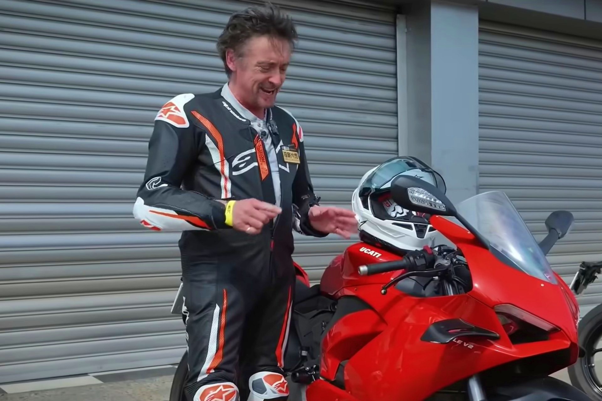 Richard Hammond ZXMoto 820RR contra Ducati Panigale V2