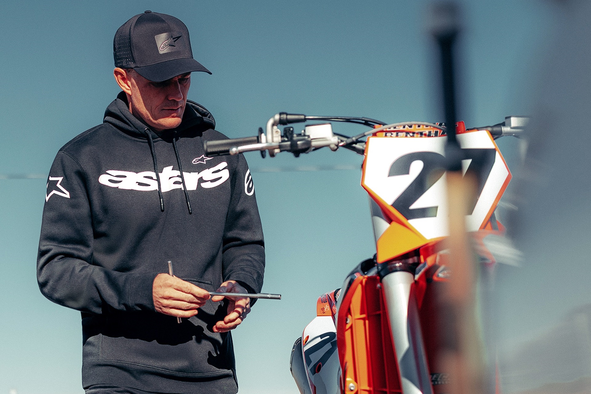 Alpinestars marca la pauta con su nueva colección de ropa deportiva otoño 2026