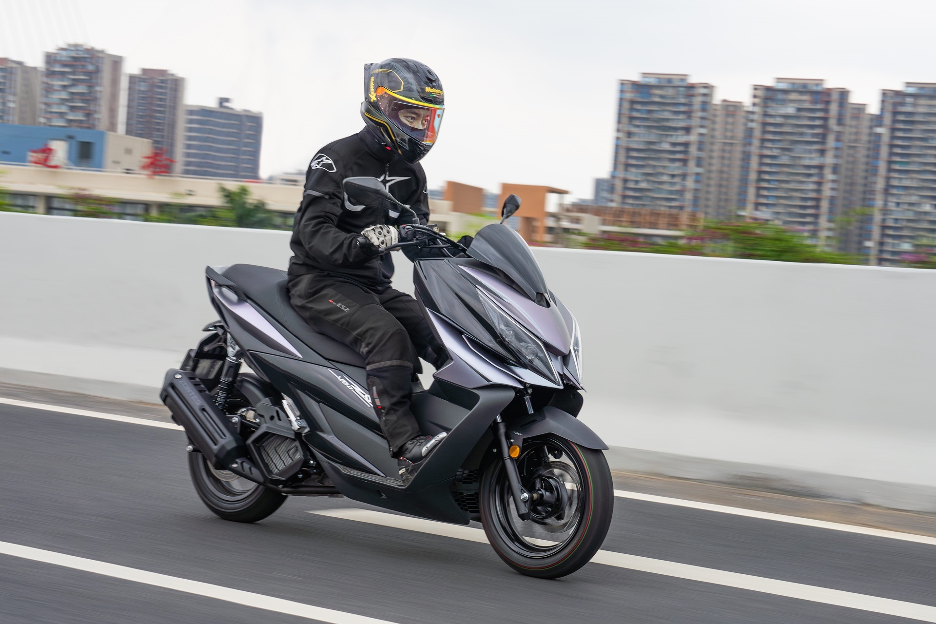 Zontes amplía su gama con el nuevo 125V: 108 kg, 15 CV y un completo equipamiento tecnológico