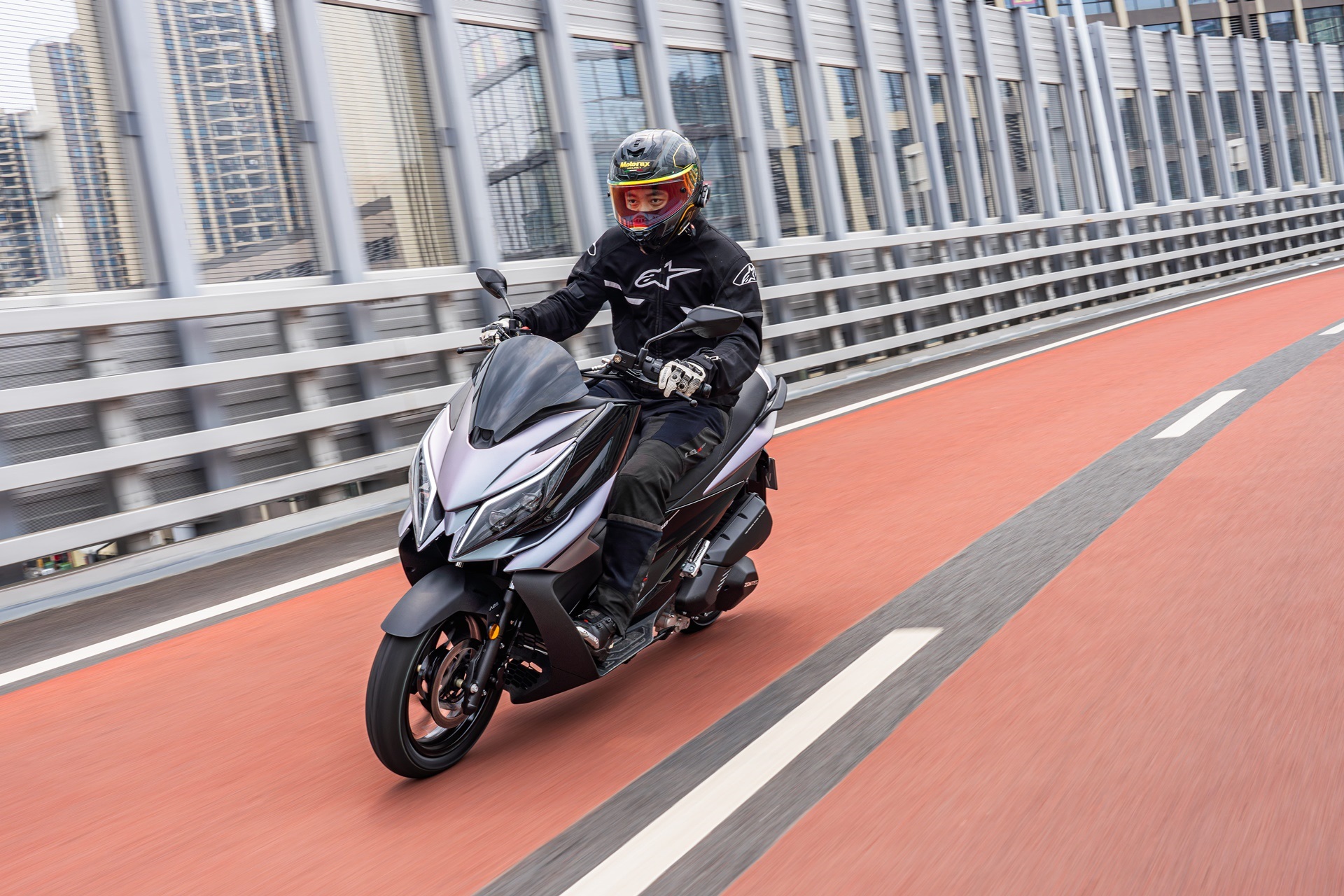 Zontes amplía su gama con el nuevo 125V: 108 kg, 15 CV y un completo equipamiento tecnológico