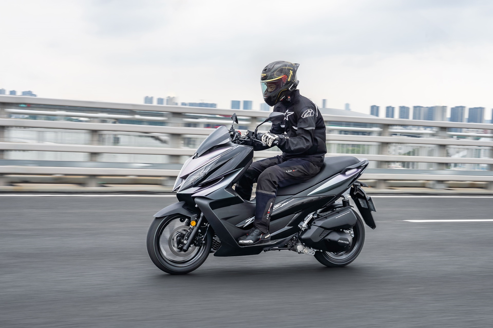 Zontes amplía su gama con el nuevo 125V: 108 kg, 15 CV y un completo equipamiento tecnológico