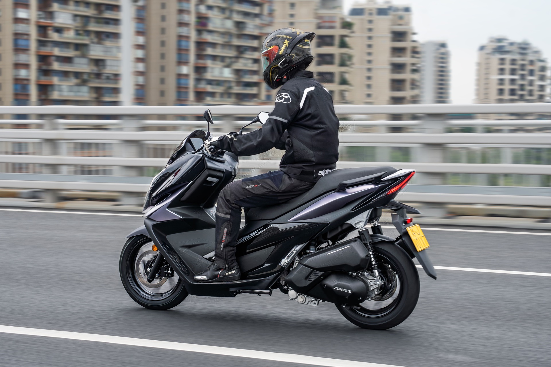 Zontes amplía su gama con el nuevo 125V: 108 kg, 15 CV y un completo equipamiento tecnológico