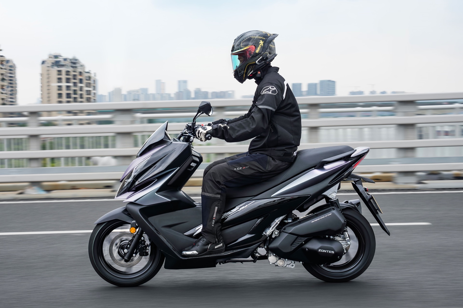 Zontes amplía su gama con el nuevo 125V: 108 kg, 15 CV y un completo equipamiento tecnológico