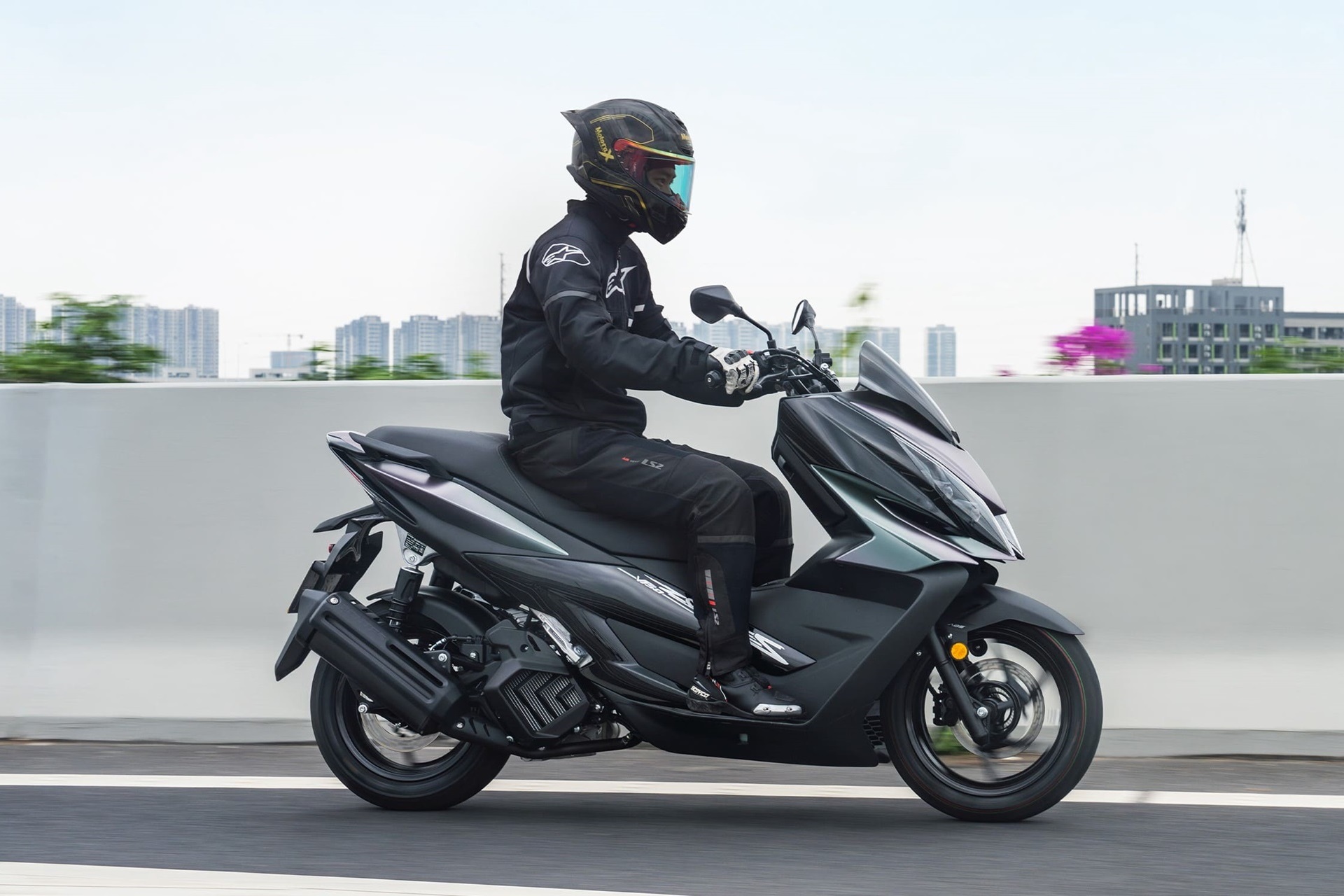 Zontes amplía su gama con el nuevo 125V: 108 kg, 15 CV y un completo equipamiento tecnológico