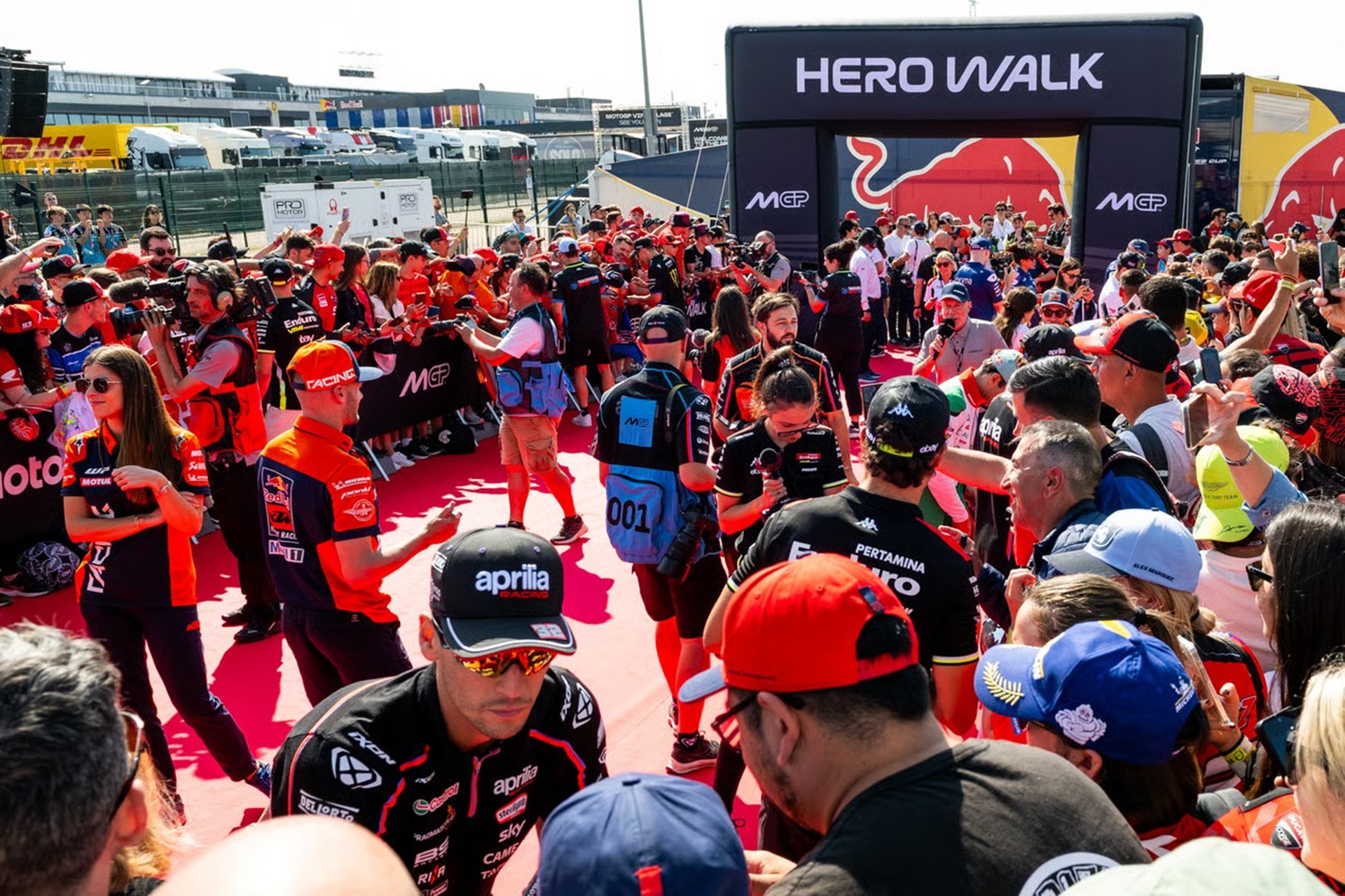 Pit Lane Walk y Hero Walk: viviendo el GP de MotorLand Aragón desde dentro