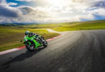 Rick English, uno de los especialistas de escenas de riesgo más destacados del Reino Unido, revela cuál es su moto de acrobacias favorita
